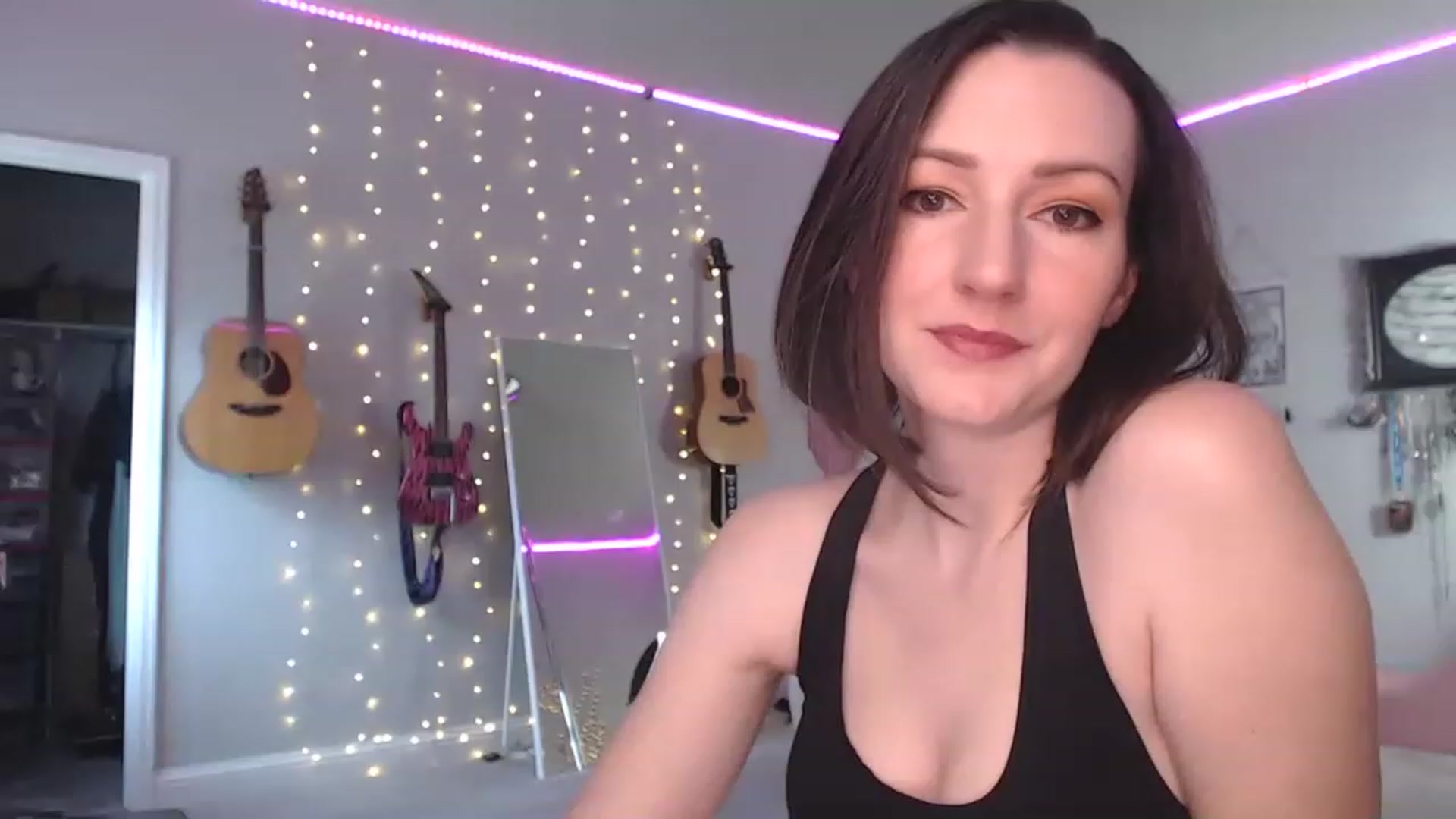Gallery image thumbnail from MeredithBae's myfreecams stream on, 12/16/2022, 22:27 image 3 of 20