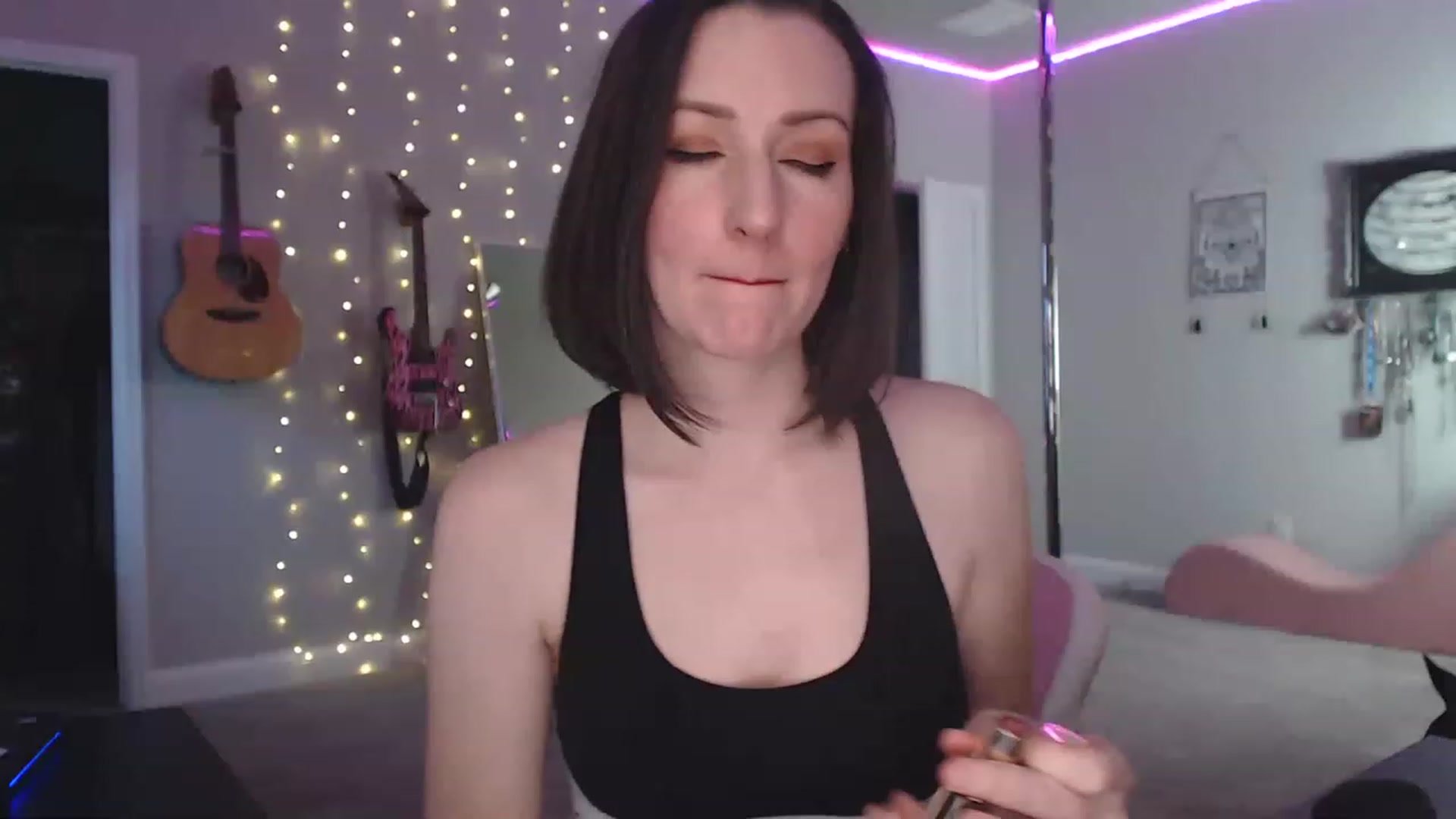 Gallery image thumbnail from MeredithBae's myfreecams stream on, 12/16/2022, 23:28 image 11 of 20