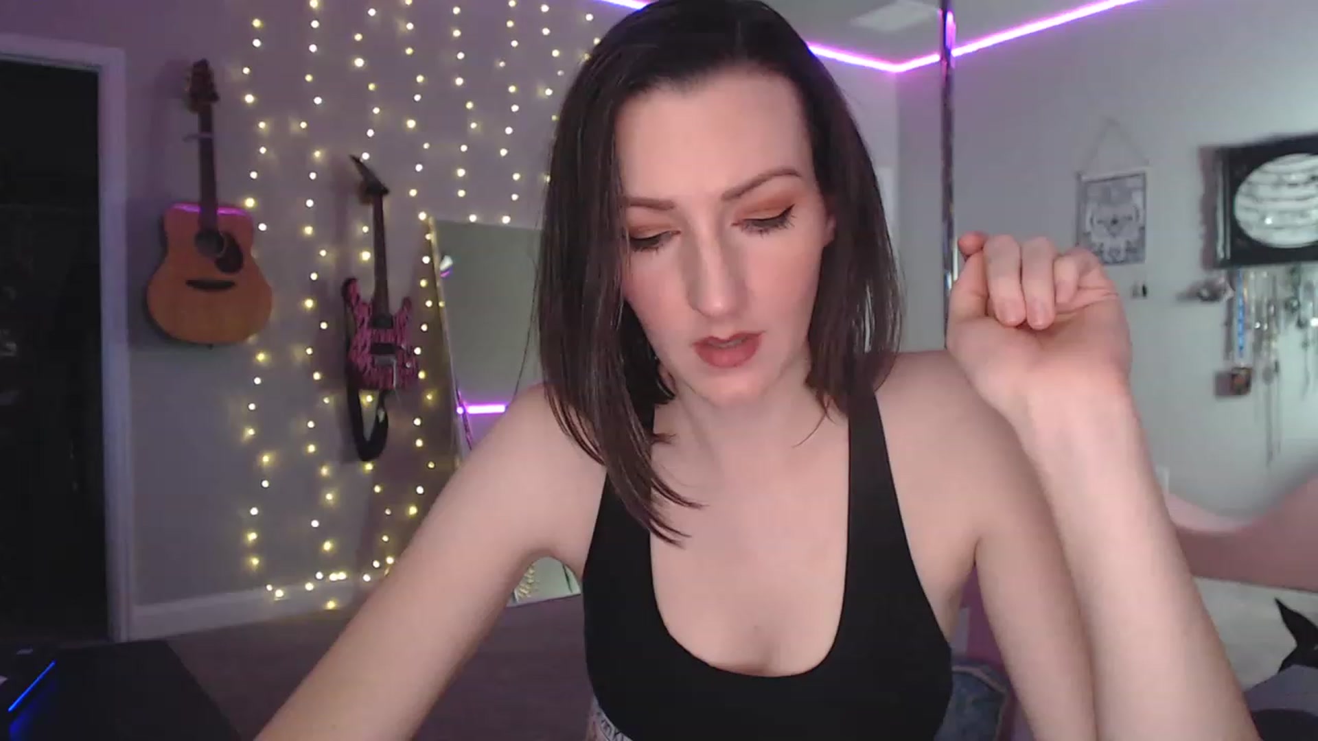 Gallery image thumbnail from MeredithBae's myfreecams stream on, 12/16/2022, 23:28 image 19 of 20