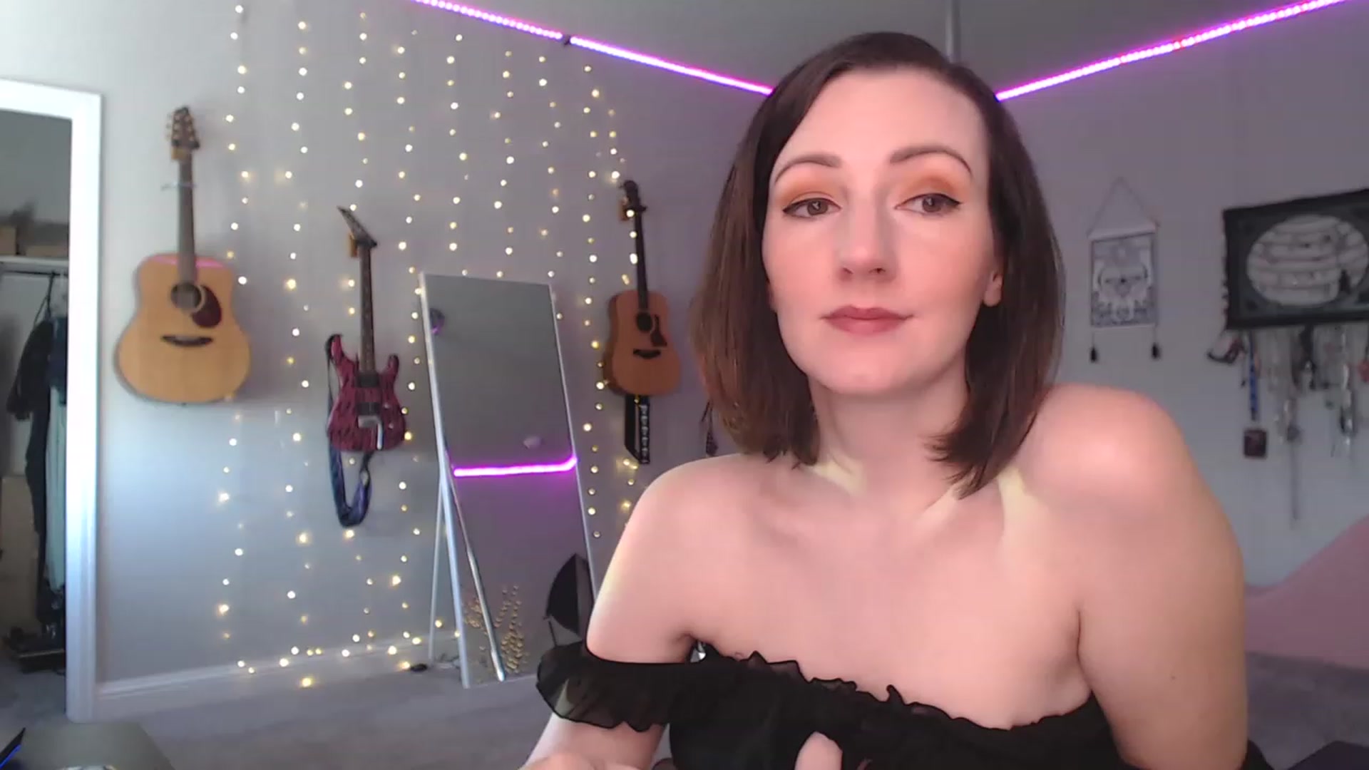 Gallery image thumbnail from MeredithBae's myfreecams stream on, 12/17/2022, 23:15 image 6 of 20