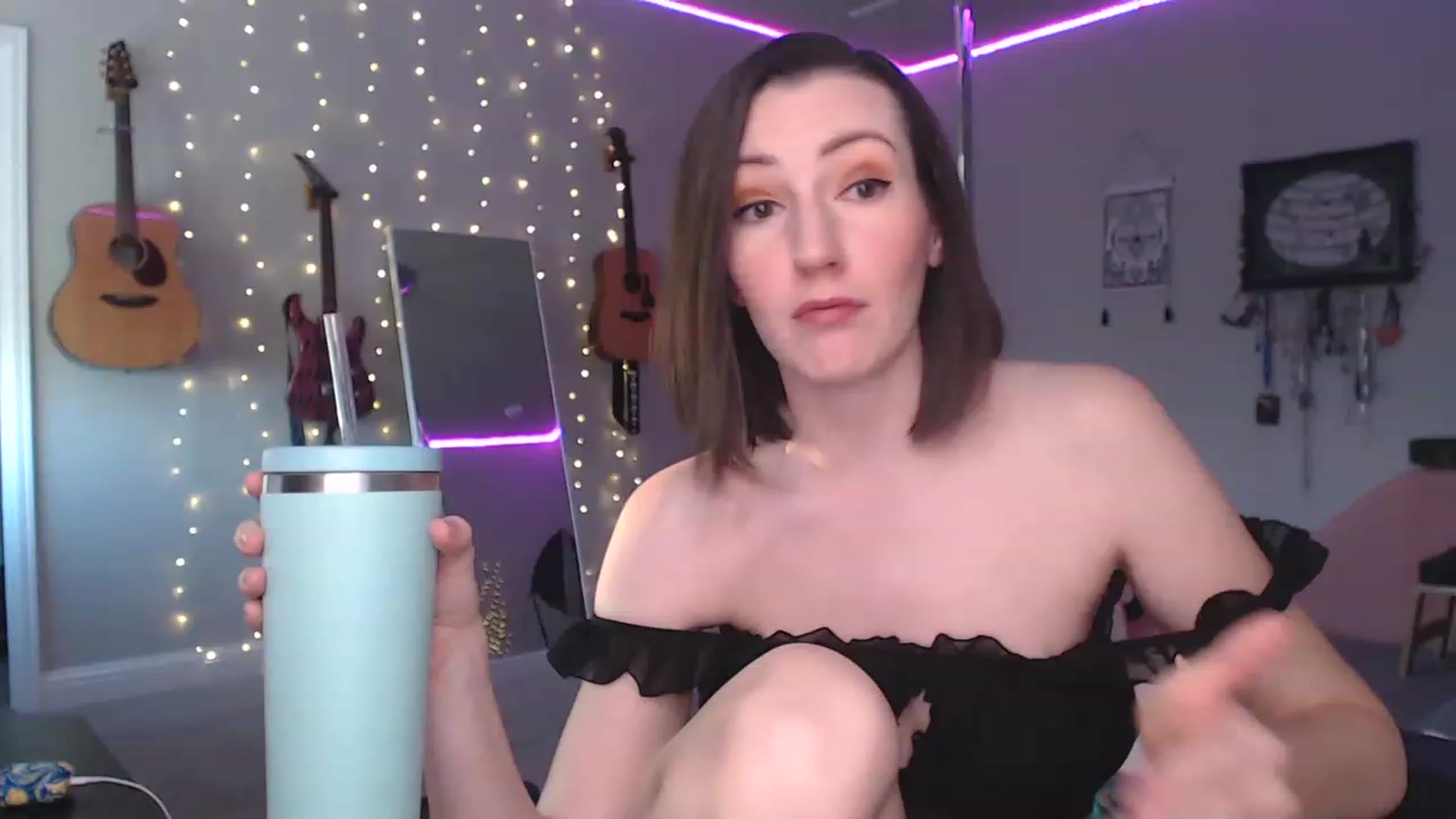 Gallery image thumbnail from MeredithBae's myfreecams stream on, 12/17/2022, 23:15 image 15 of 20