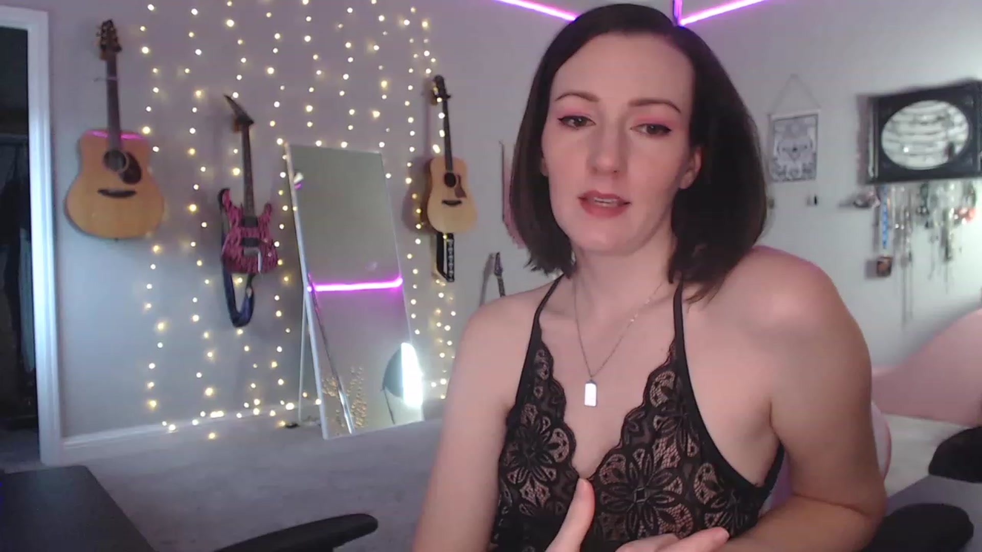 Gallery image thumbnail from MeredithBae's myfreecams stream on, 12/19/2022, 22:14 image 6 of 20
