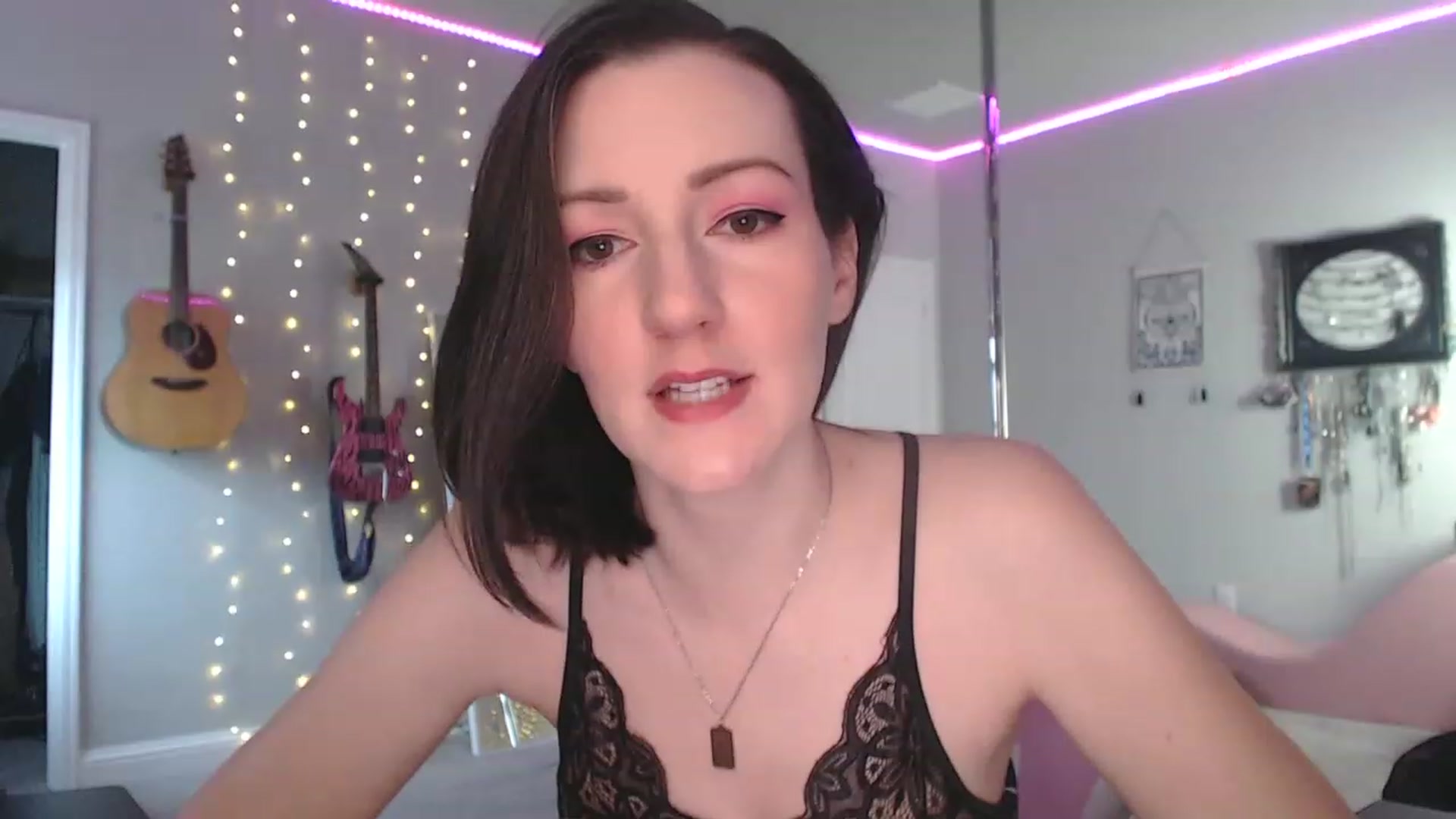 Gallery image thumbnail from MeredithBae's myfreecams stream on, 12/19/2022, 22:14 image 8 of 20