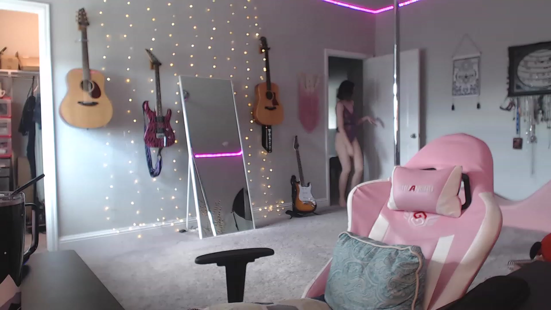 Gallery image thumbnail from MeredithBae's myfreecams stream on, 12/20/2022, 20:40 image 20 of 20
