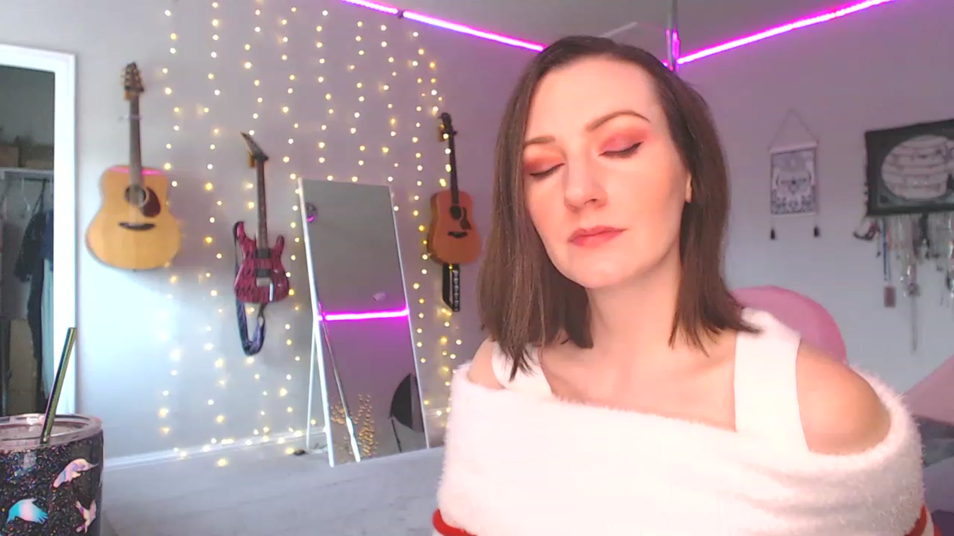 Gallery image thumbnail from MeredithBae's myfreecams stream on, 12/21/2022, 22:50 image 17 of 20