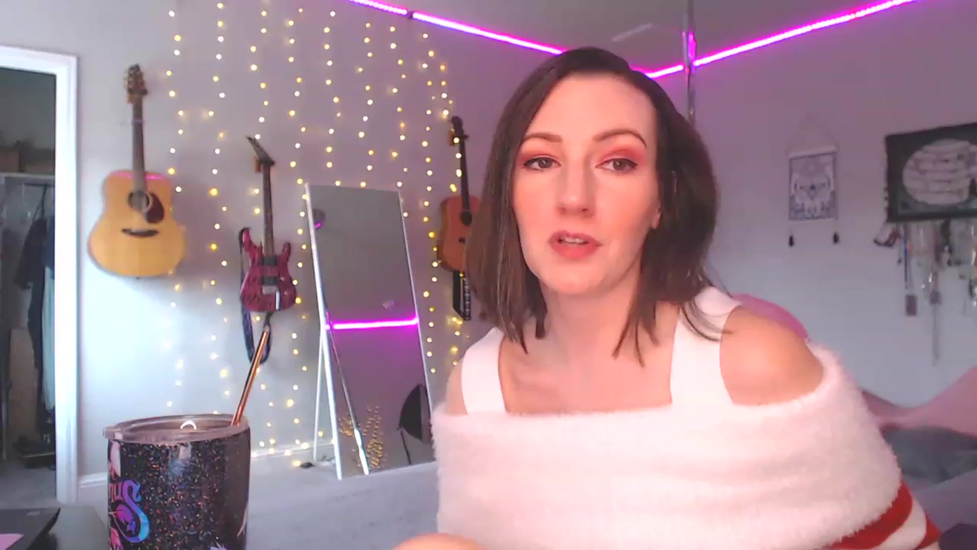 Gallery image thumbnail from MeredithBae's myfreecams stream on, 12/21/2022, 22:50 image 16 of 20