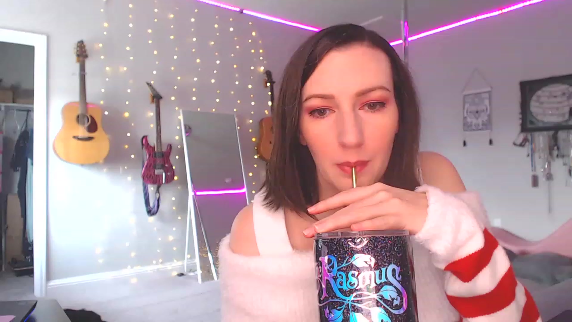 Gallery image thumbnail from MeredithBae's myfreecams stream on, 12/21/2022, 22:50 image 1 of 20