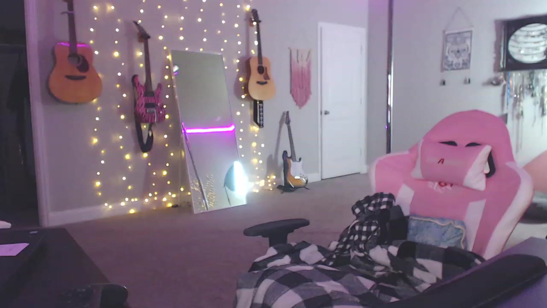 Gallery image thumbnail from MeredithBae's myfreecams stream on, 12/22/2022, 06:20 image 1 of 20