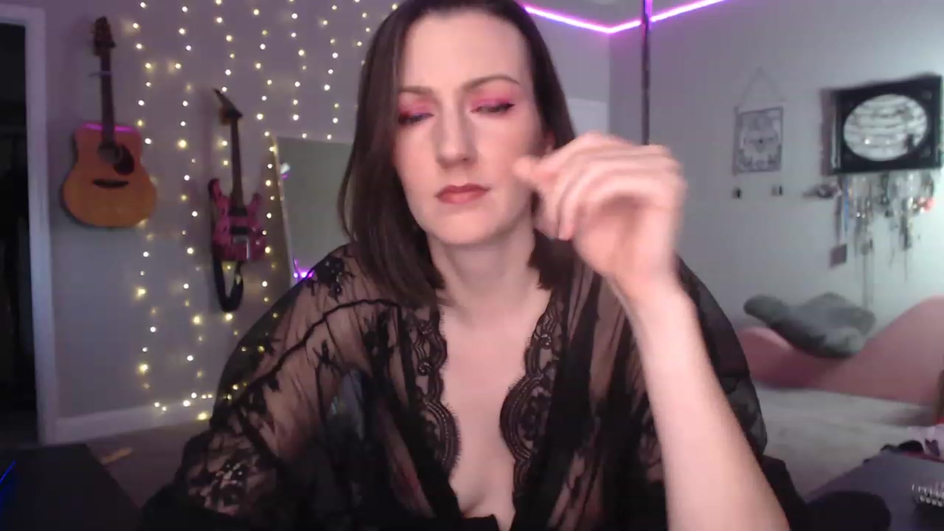Gallery image thumbnail from MeredithBae's myfreecams stream on, 12/26/2022, 23:40 image 17 of 20