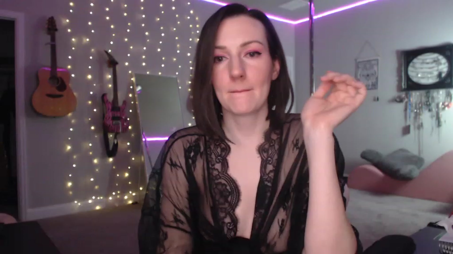 Gallery image thumbnail from MeredithBae's myfreecams stream on, 12/27/2022, 06:25 image 19 of 20