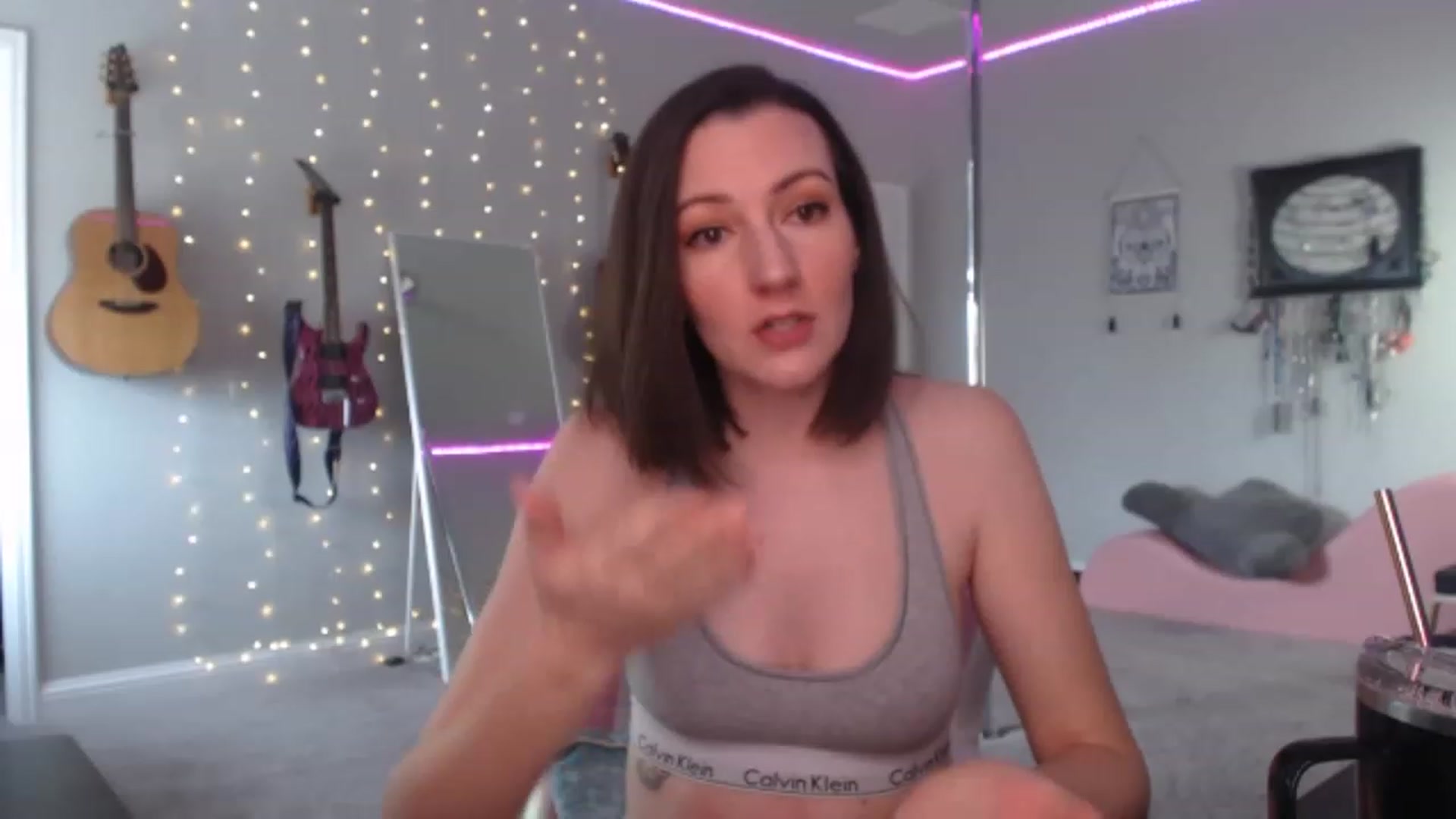 Gallery image thumbnail from MeredithBae's myfreecams stream on, 12/28/2022, 23:24 image 8 of 20