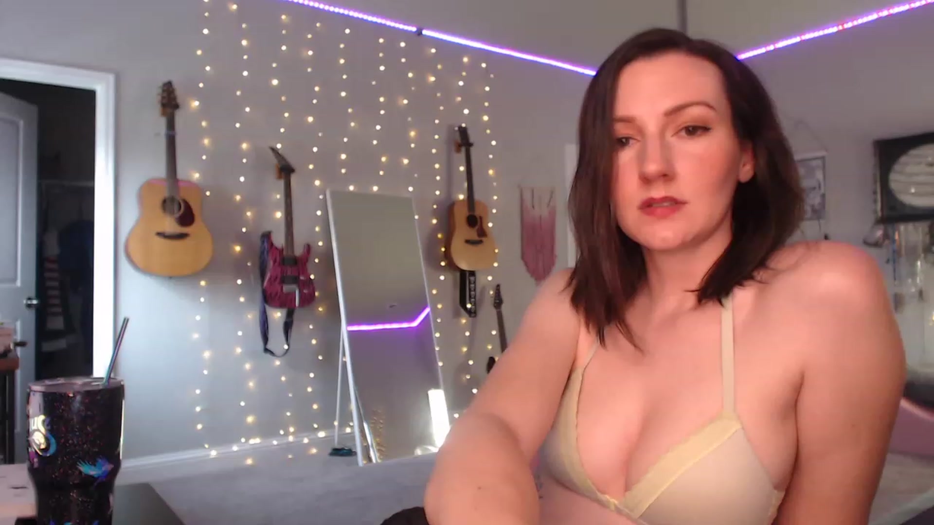 Gallery image thumbnail from MeredithBae's myfreecams stream on, 03/27/2023, 23:34 image 16 of 20