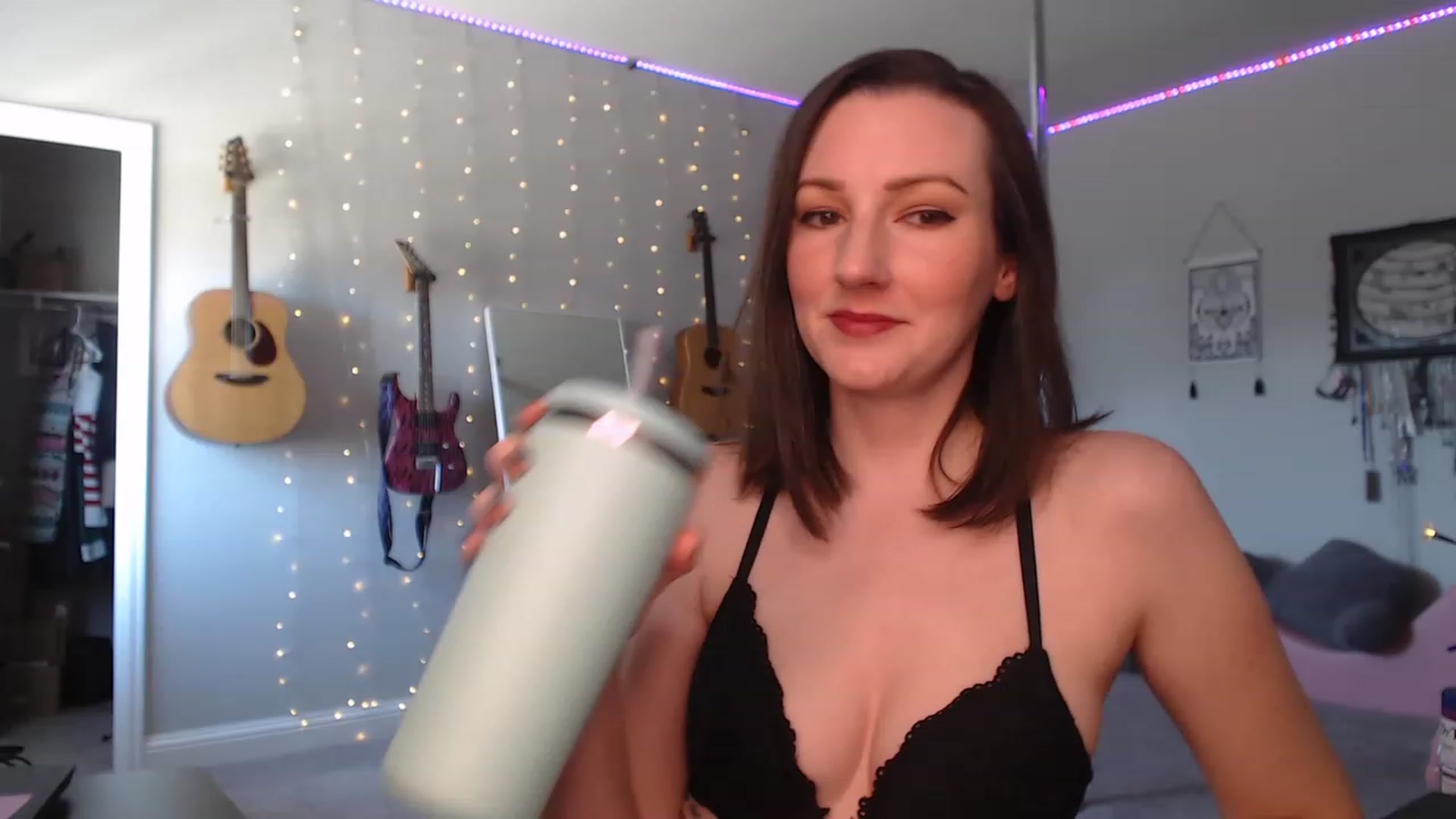 Gallery image thumbnail from MeredithBae's myfreecams stream on, 04/16/2023, 21:34 image 4 of 20