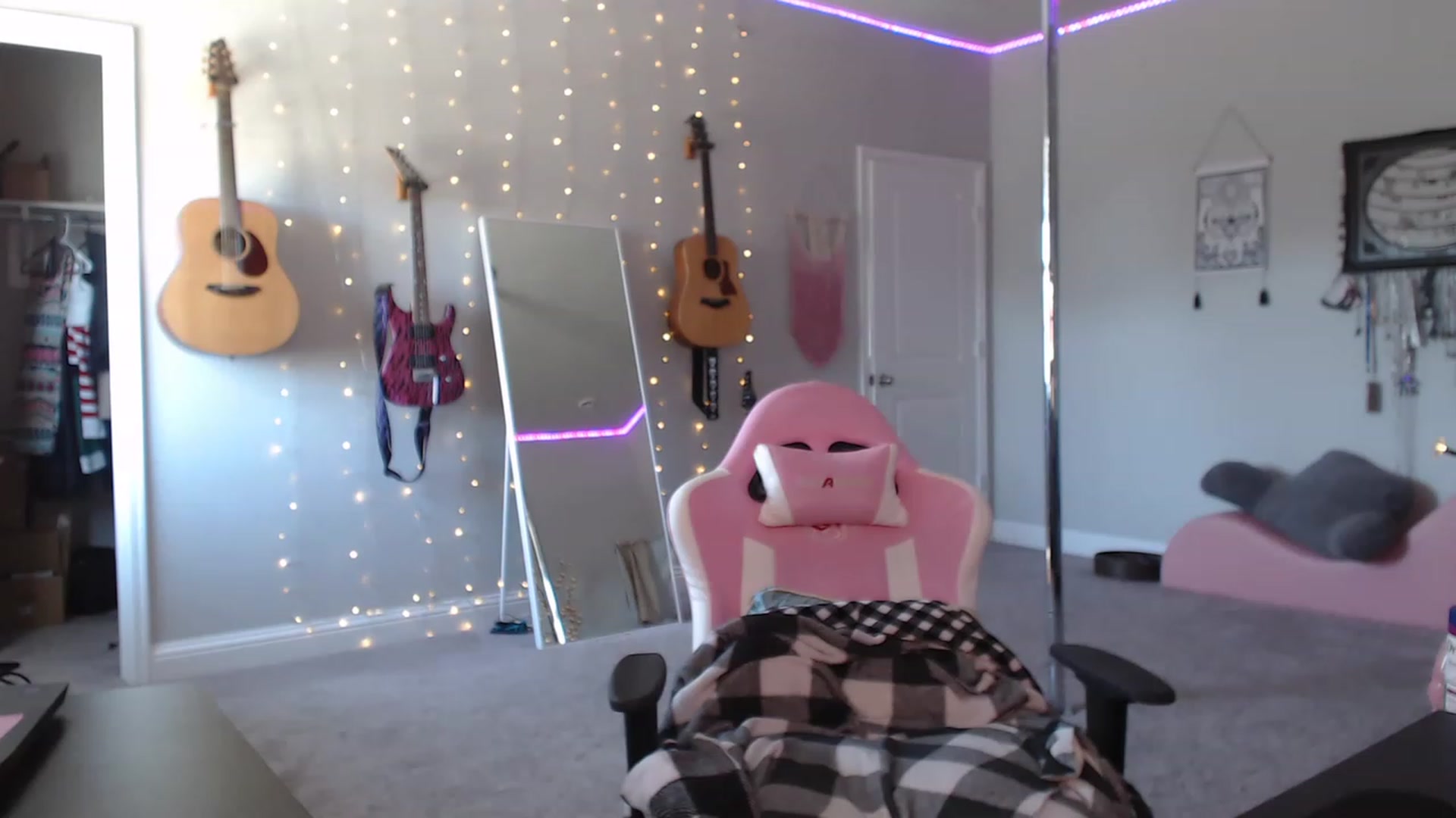 Gallery image thumbnail from MeredithBae's myfreecams stream on, 04/16/2023, 21:34 image 20 of 20