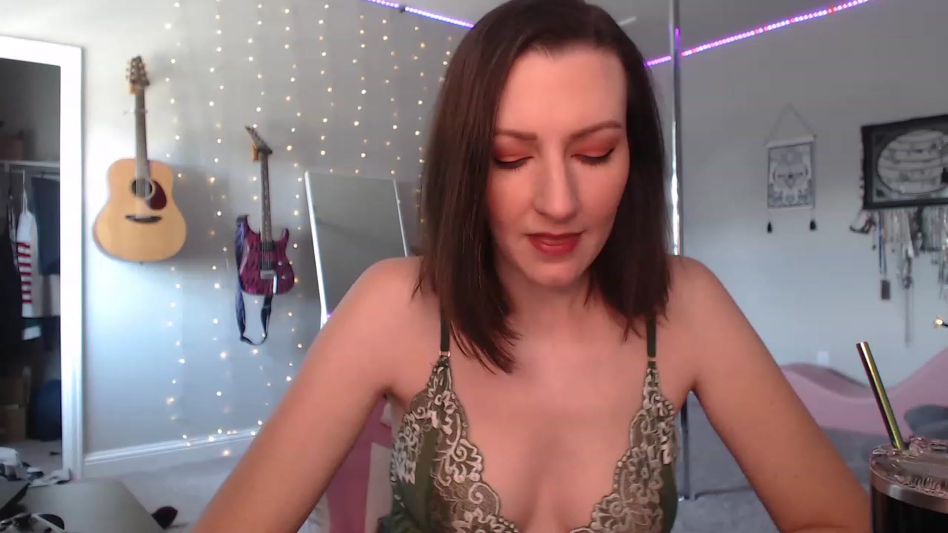 Gallery image thumbnail from MeredithBae's myfreecams stream on, 04/24/2023, 21:27 image 3 of 20