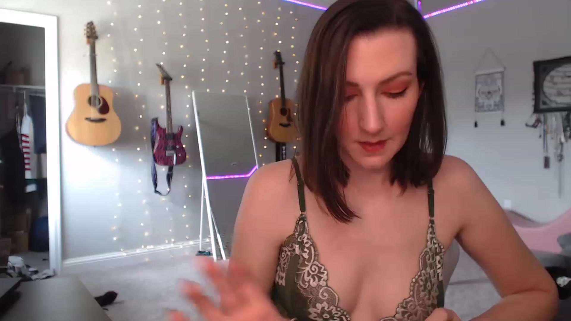 Gallery image thumbnail from MeredithBae's myfreecams stream on, 04/24/2023, 21:27 image 18 of 20