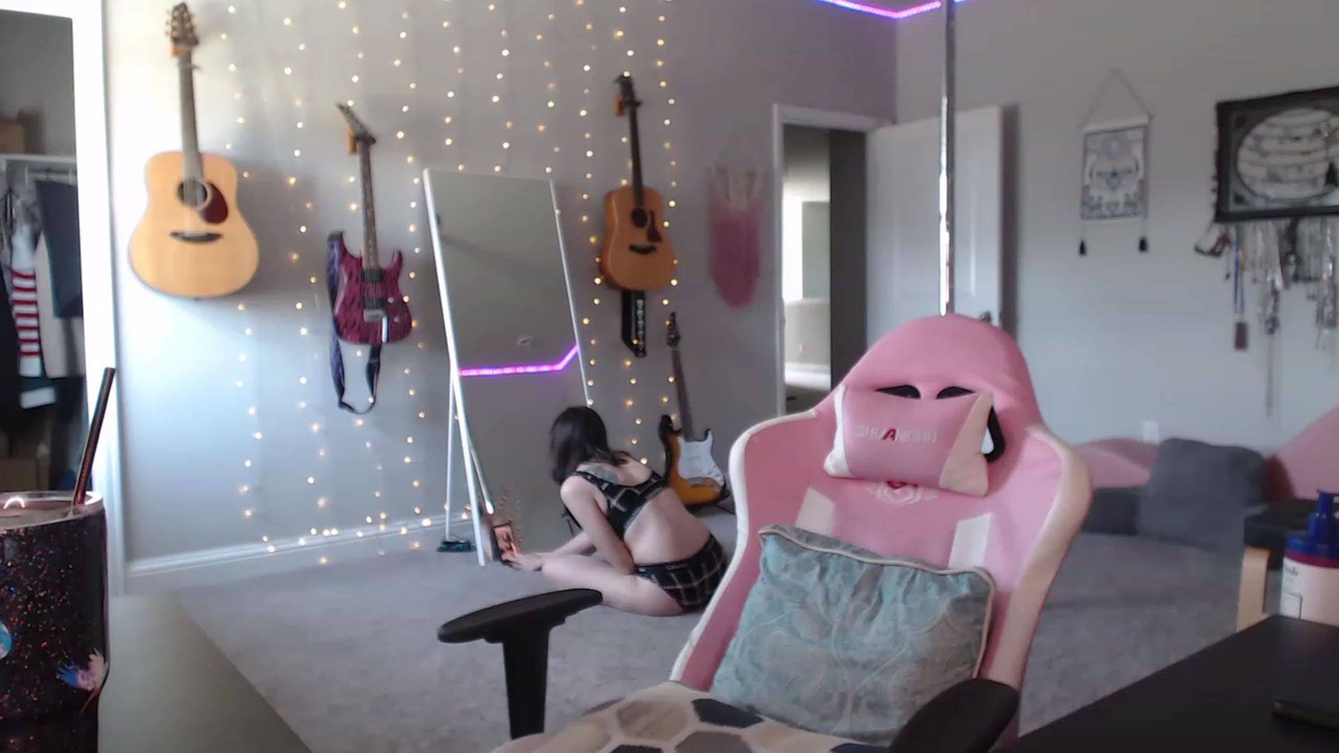 Gallery image thumbnail from MeredithBae's myfreecams stream on, 05/01/2023, 22:12 image 19 of 20
