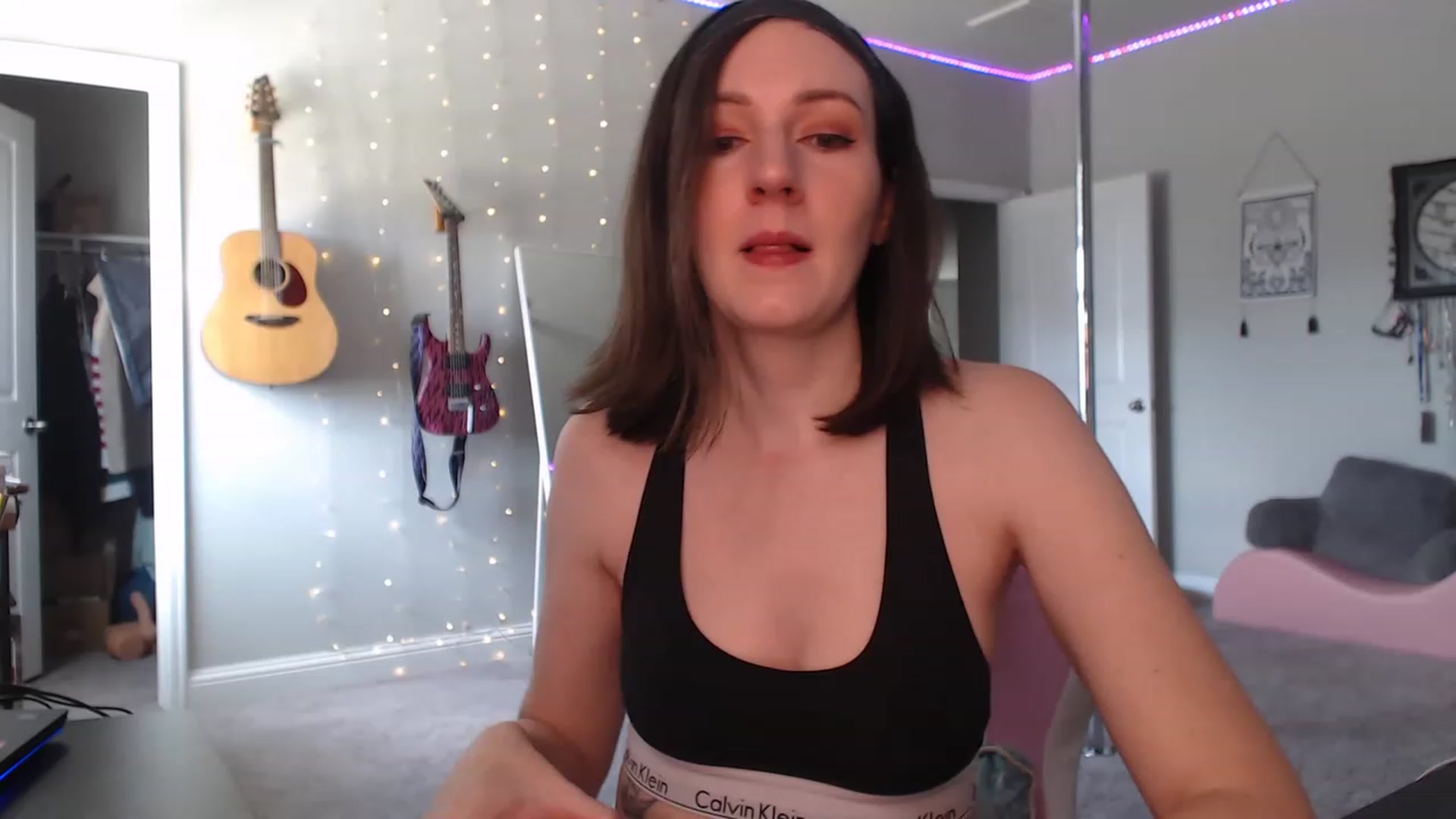 Gallery image thumbnail from MeredithBae's myfreecams stream on, 05/17/2023, 21:09 image 4 of 20