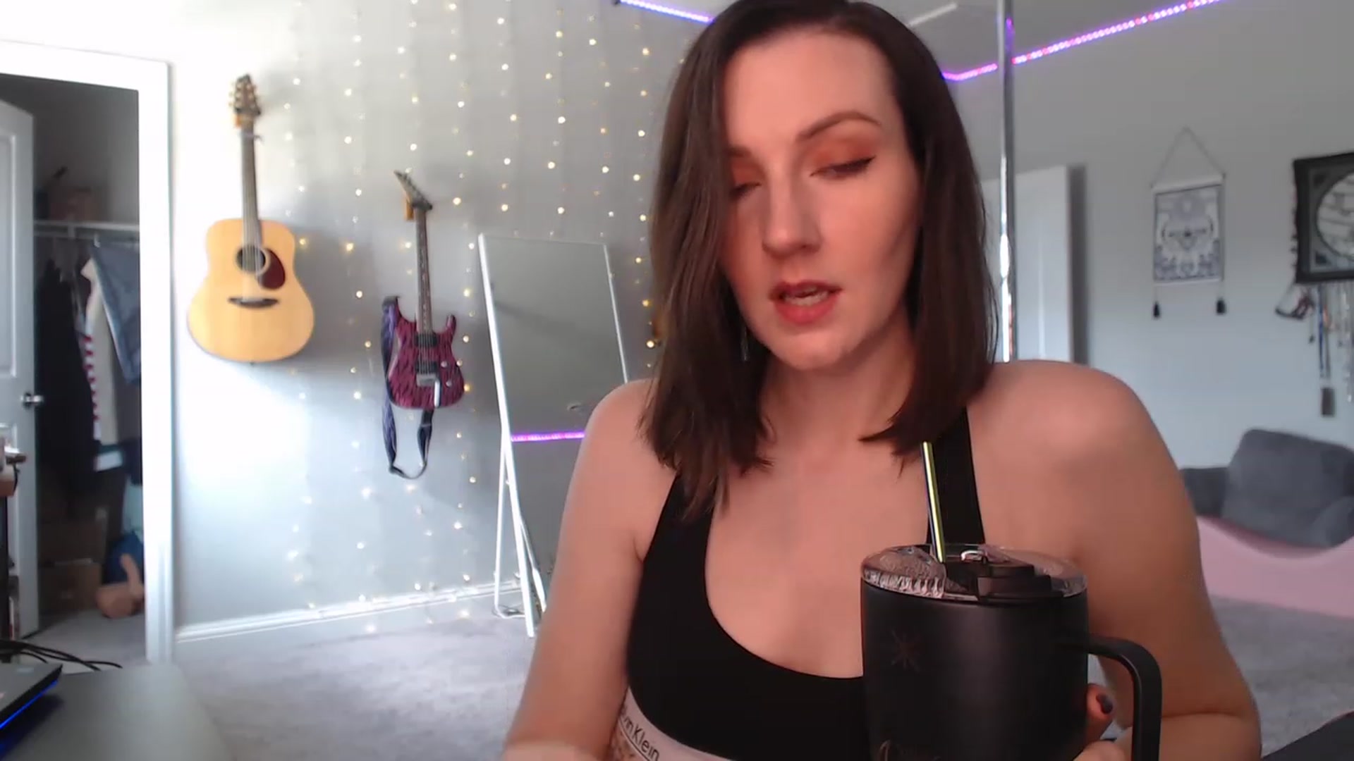 Gallery image thumbnail from MeredithBae's myfreecams stream on, 05/17/2023, 21:09 image 10 of 20