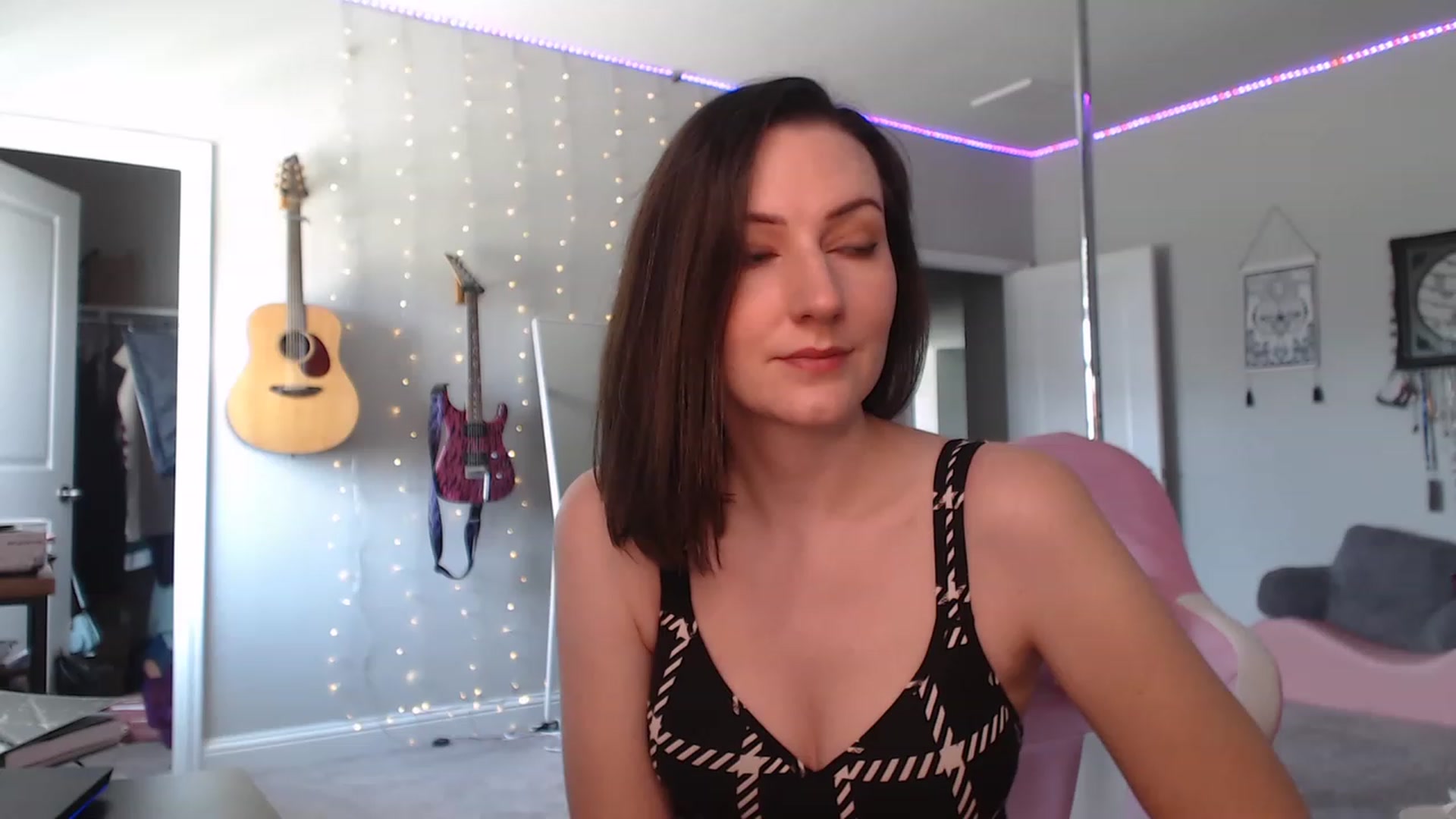 Gallery image thumbnail from MeredithBae's myfreecams stream on, 06/09/2023, 20:28 image 17 of 20