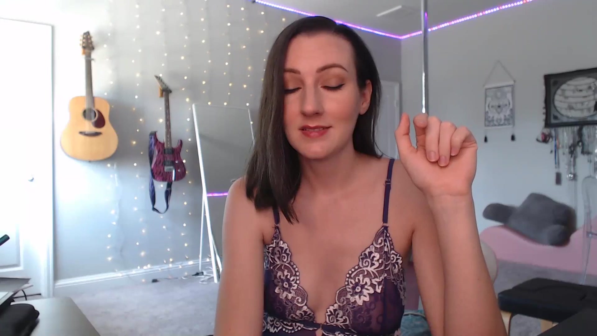 Gallery image thumbnail from MeredithBae's myfreecams stream on, 07/01/2023, 20:35 image 5 of 20