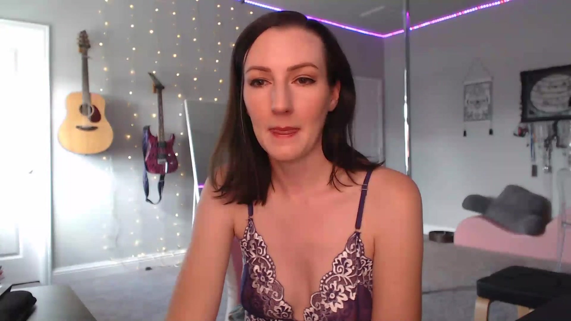 Gallery image thumbnail from MeredithBae's myfreecams stream on, 07/01/2023, 20:35 image 16 of 20