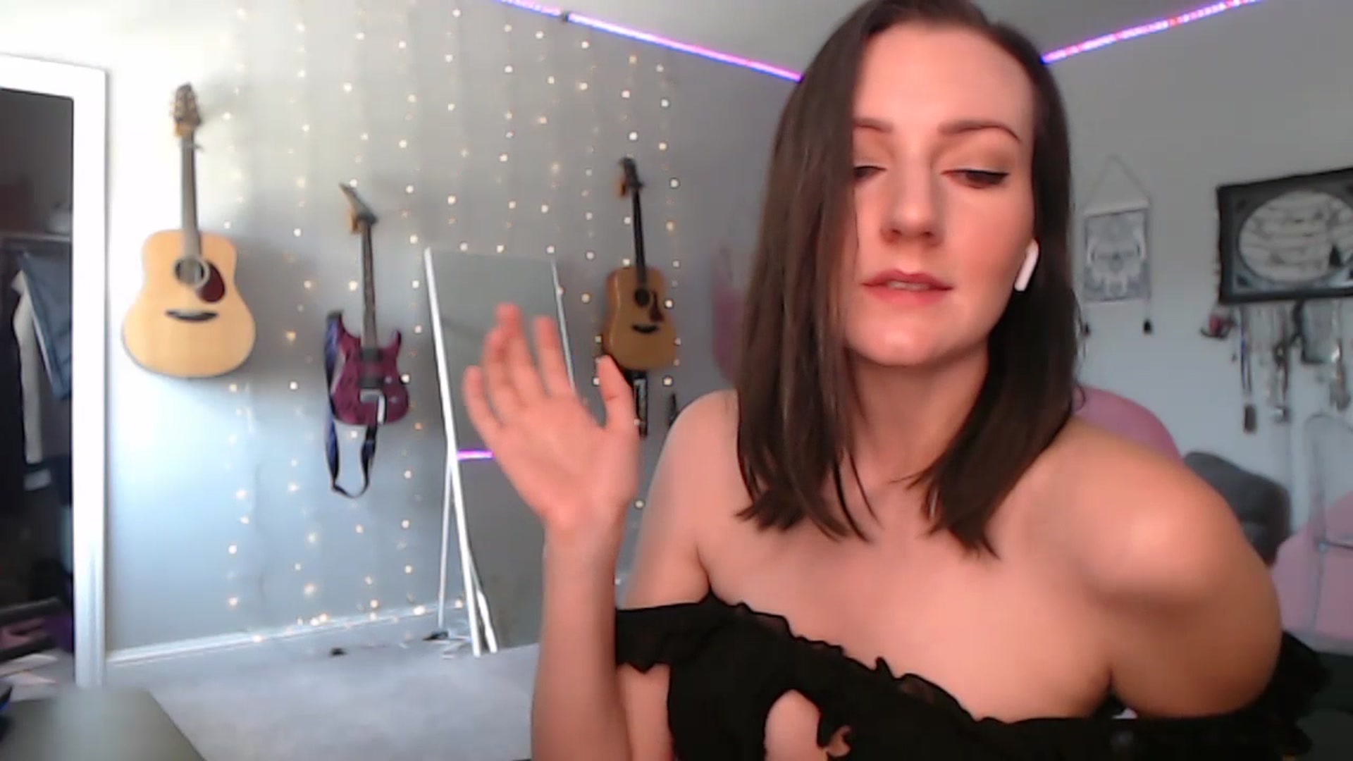 Gallery image thumbnail from MeredithBae's myfreecams stream on, 07/19/2023, 19:20 image 16 of 20