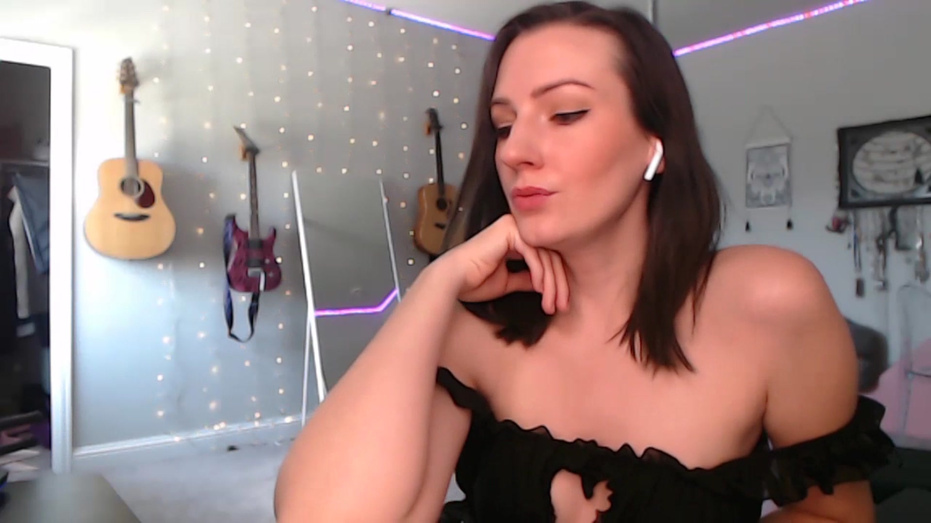 Gallery image thumbnail from MeredithBae's myfreecams stream on, 07/19/2023, 19:20 image 14 of 20