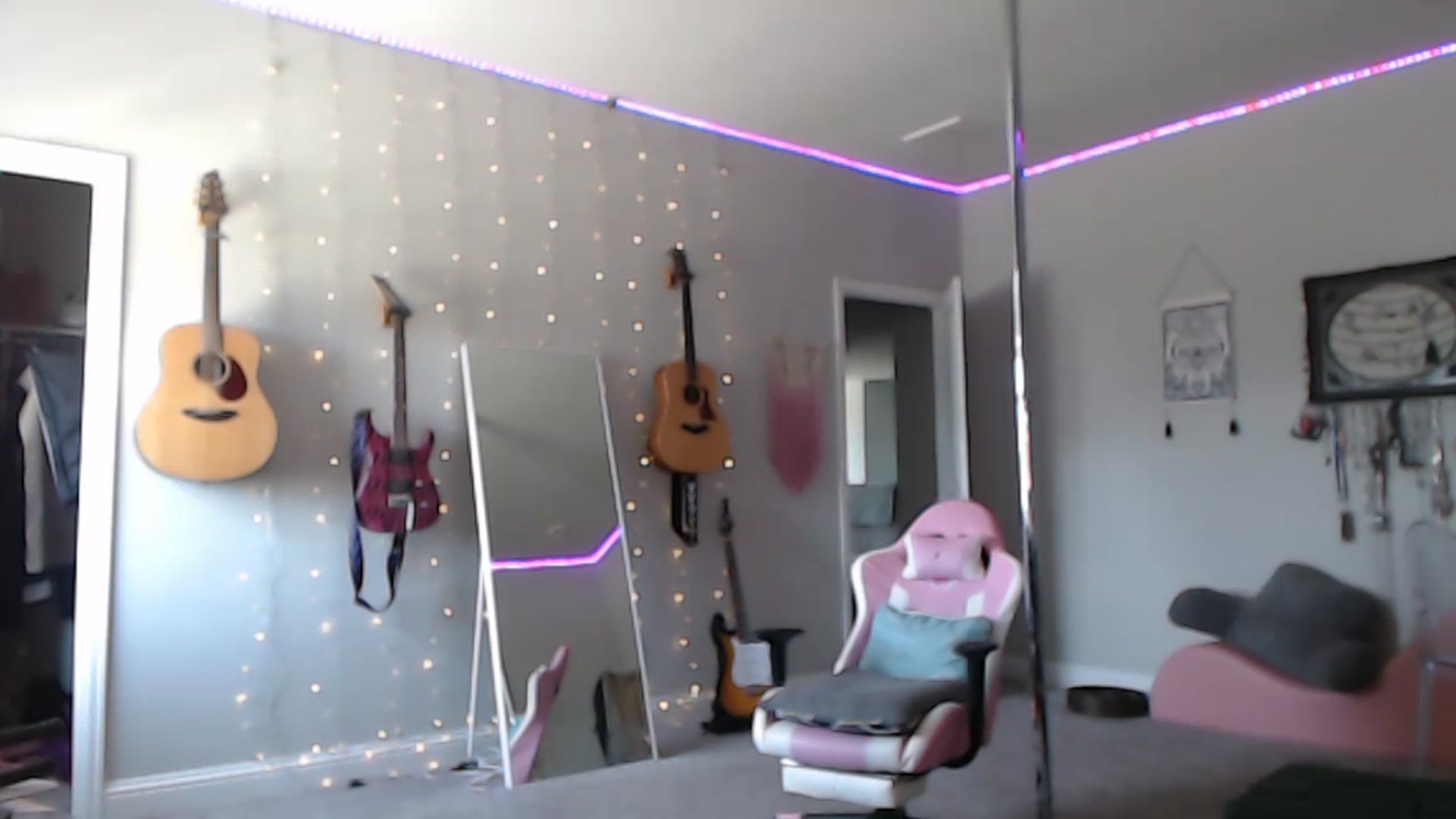 Gallery image thumbnail from MeredithBae's myfreecams stream on, 07/19/2023, 19:37 image 14 of 20