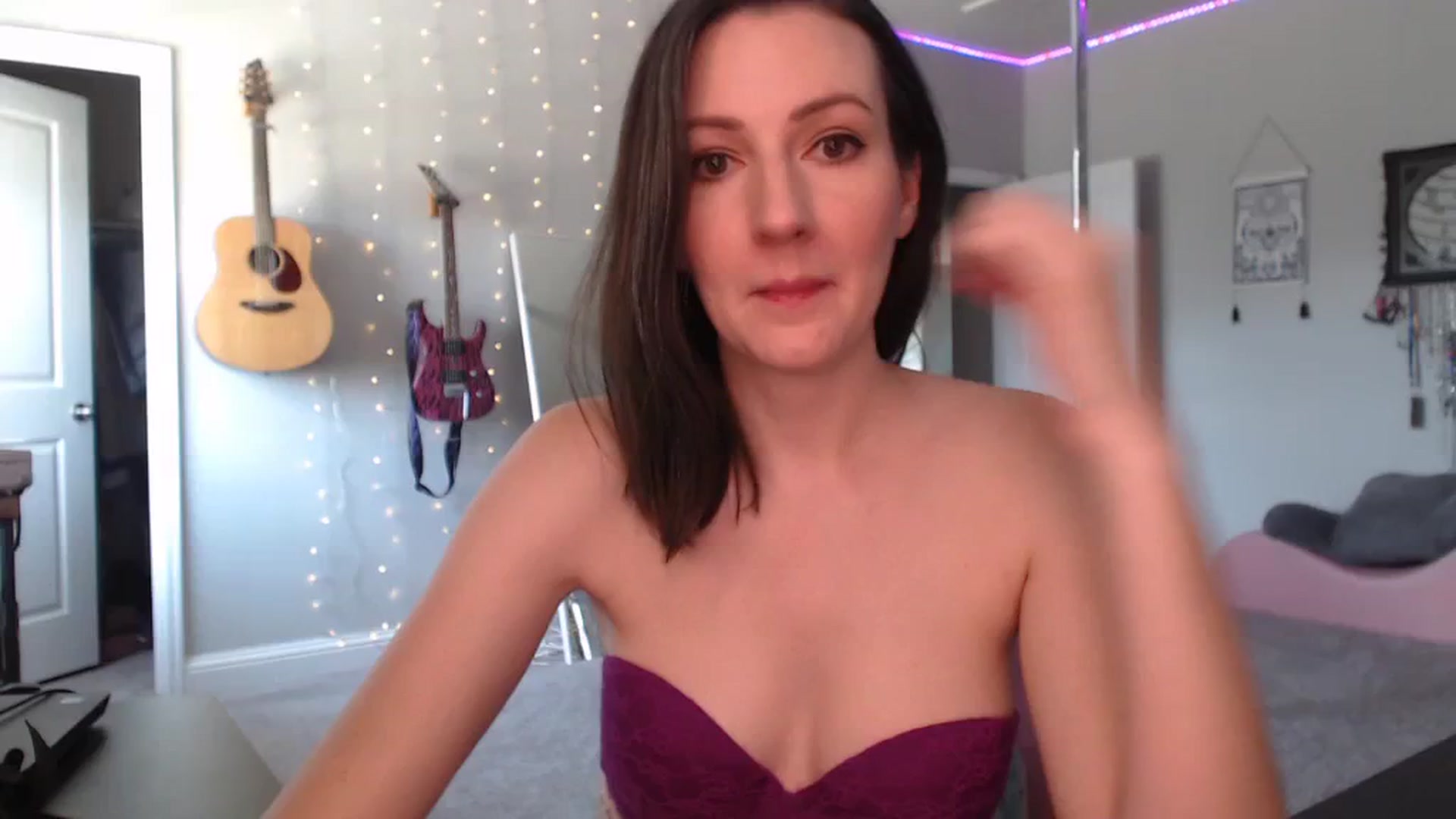 Gallery image thumbnail from MeredithBae's myfreecams stream on, 08/03/2023, 20:01 image 18 of 20