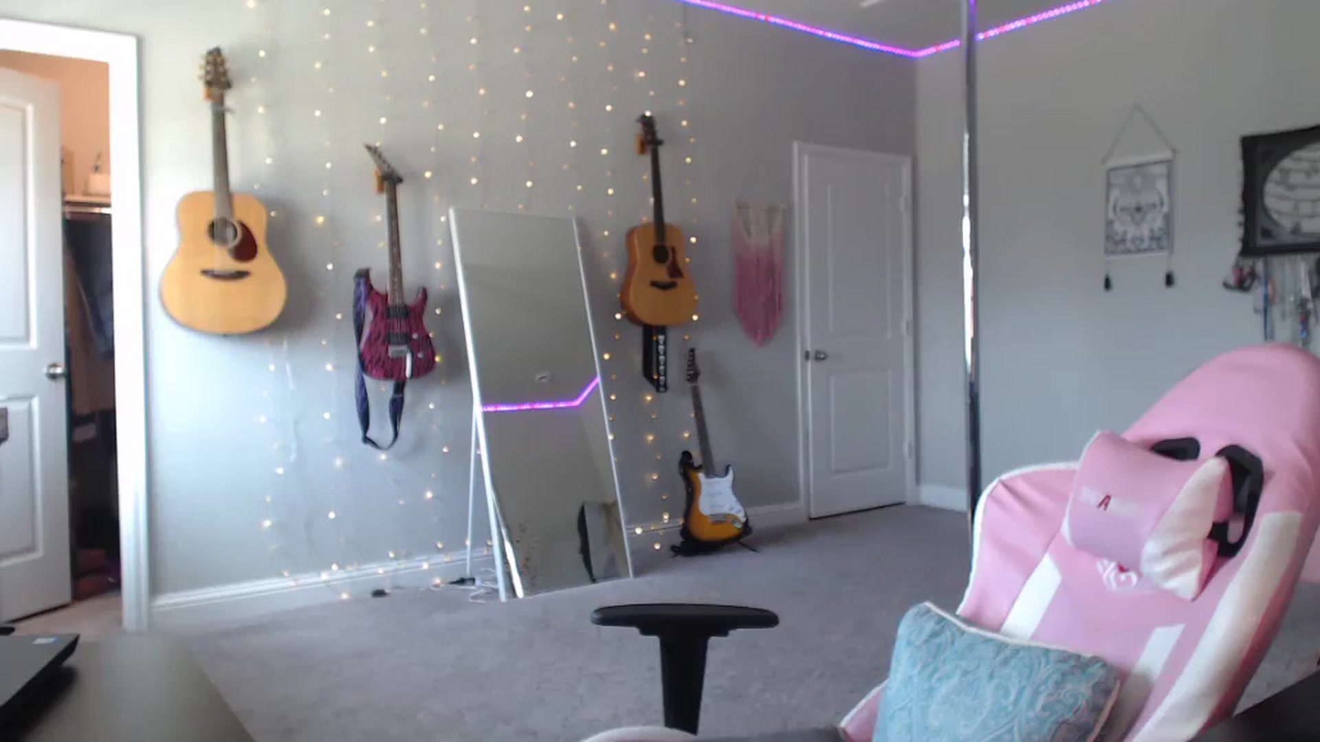 Gallery image thumbnail from MeredithBae's myfreecams stream on, 08/04/2023, 22:16 image 18 of 20