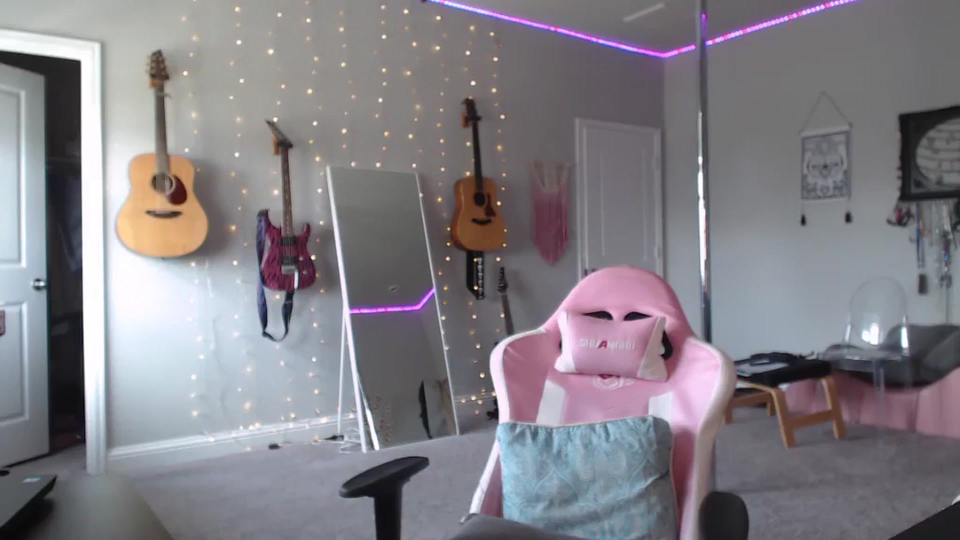 Gallery image thumbnail from MeredithBae's myfreecams stream on, 08/04/2023, 22:16 image 16 of 20