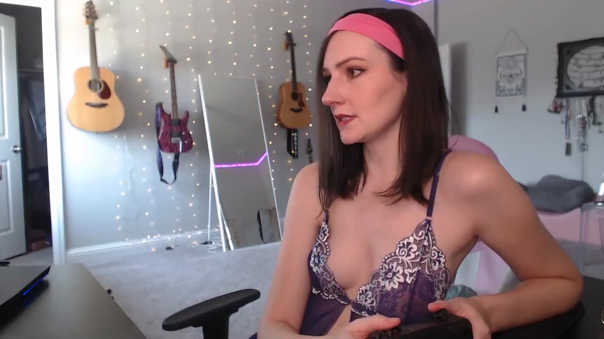 Gallery image thumbnail from MeredithBae's myfreecams stream on, 08/19/2023, 19:28 image 10 of 20