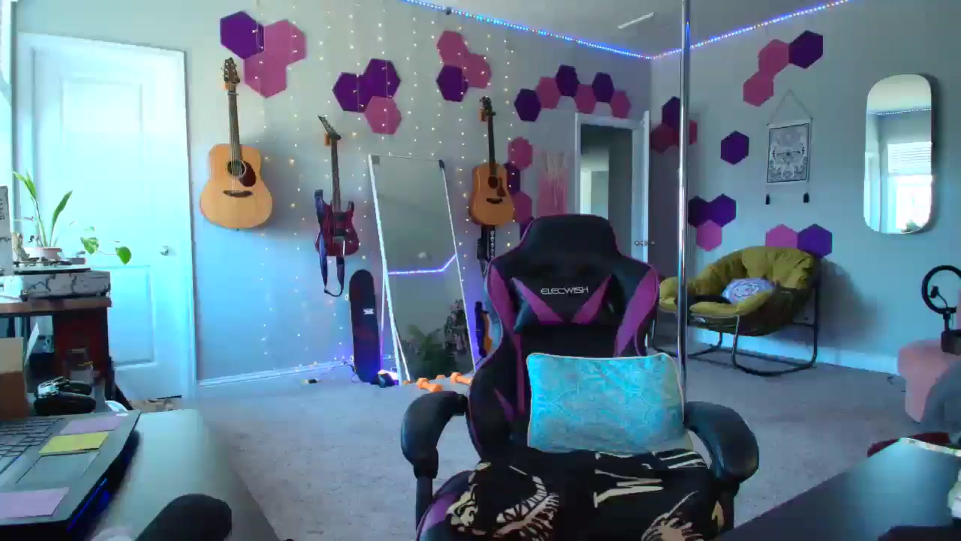 Gallery image thumbnail from MeredithBae's myfreecams stream on, 04/10/2025, 20:03 image 5 of 20