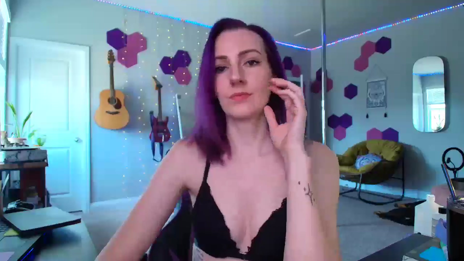 Gallery image thumbnail from MeredithBae's myfreecams stream on, 04/17/2025, 21:13 image 3 of 20