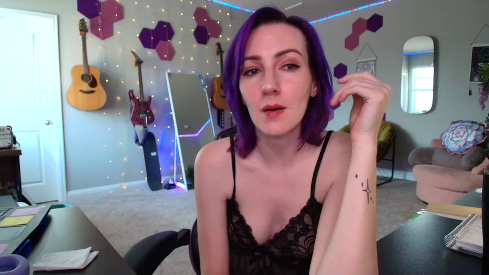 Gallery image thumbnail from MeredithBae's myfreecams stream on, 05/17/2025, 22:05 image 13 of 20