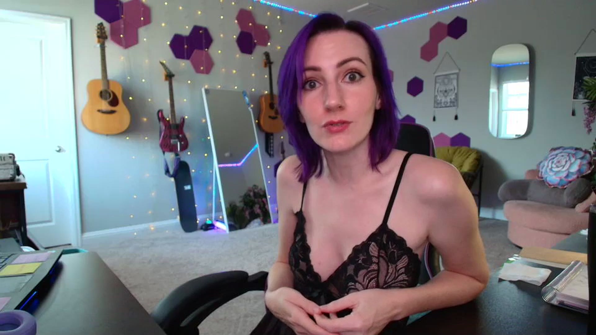 Gallery image thumbnail from MeredithBae's myfreecams stream on, 05/17/2025, 22:05 image 16 of 20
