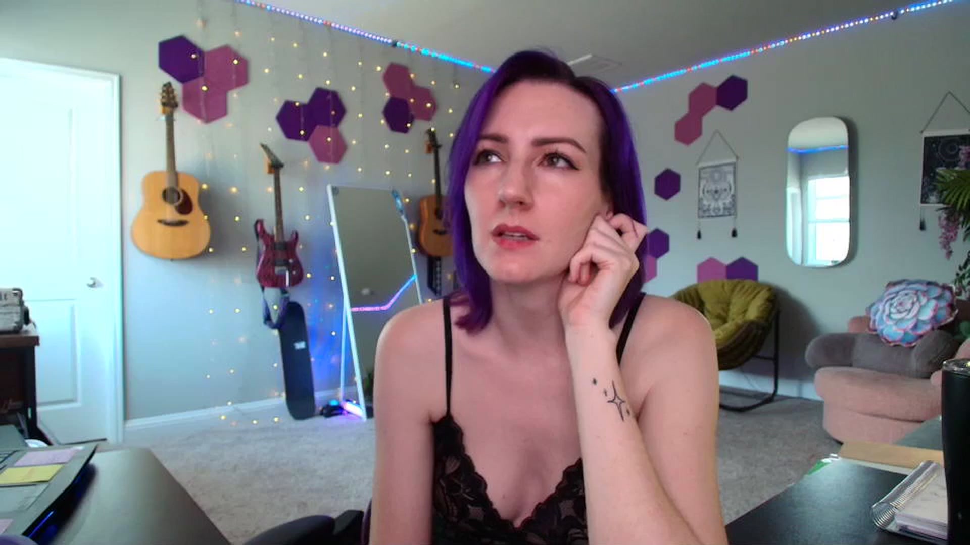 Gallery image thumbnail from MeredithBae's myfreecams stream on, 05/17/2025, 22:05 image 2 of 20