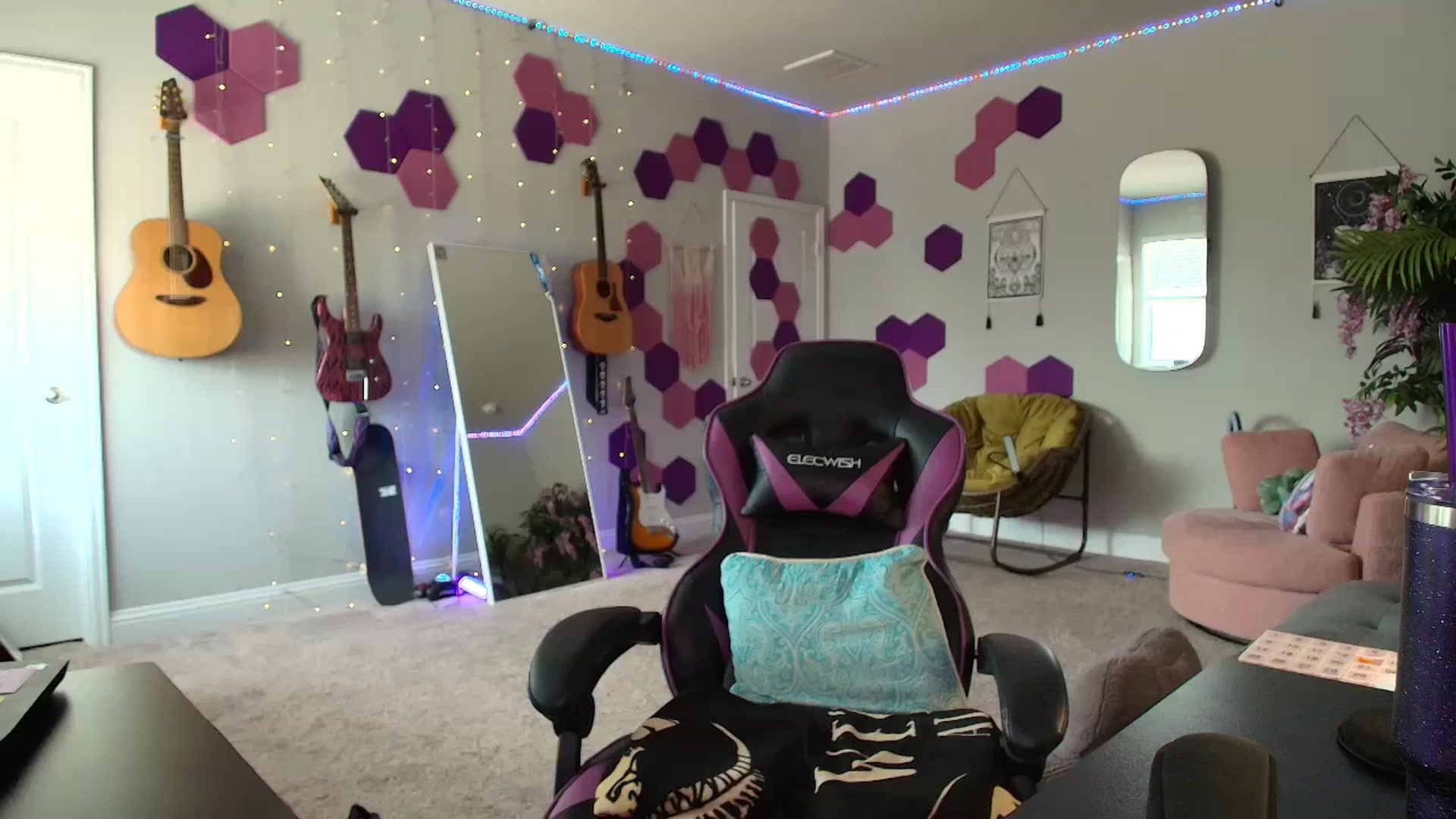 Gallery image thumbnail from MeredithBae's myfreecams stream on, 06/07/2025, 21:04 image 13 of 20