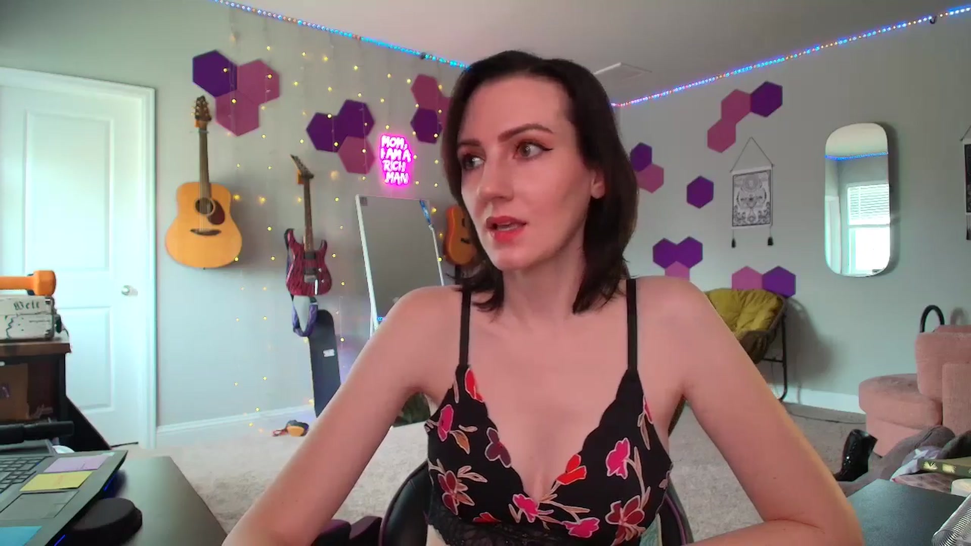 Gallery image thumbnail from MeredithBae's myfreecams stream on, 06/25/2025, 20:32 image 5 of 20