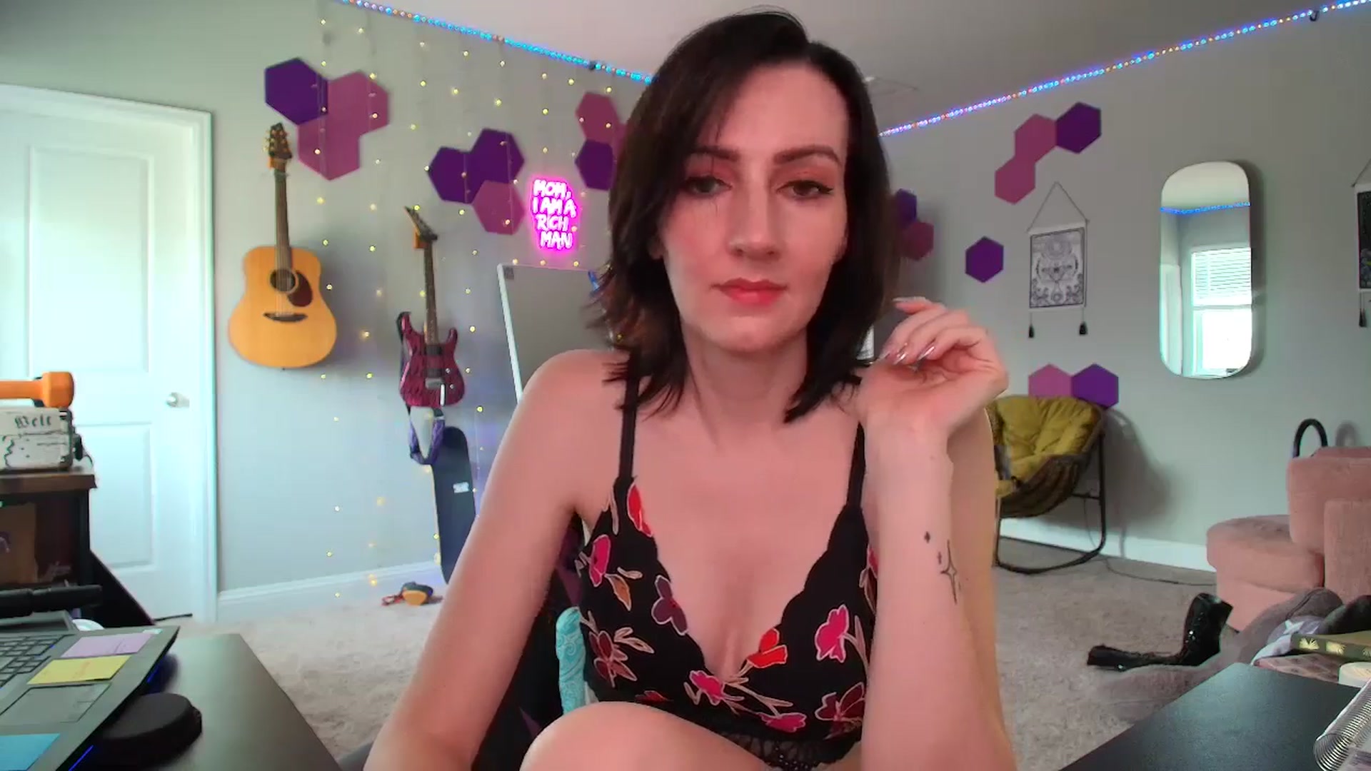 Gallery image thumbnail from MeredithBae's myfreecams stream on, 06/25/2025, 20:32 image 16 of 20