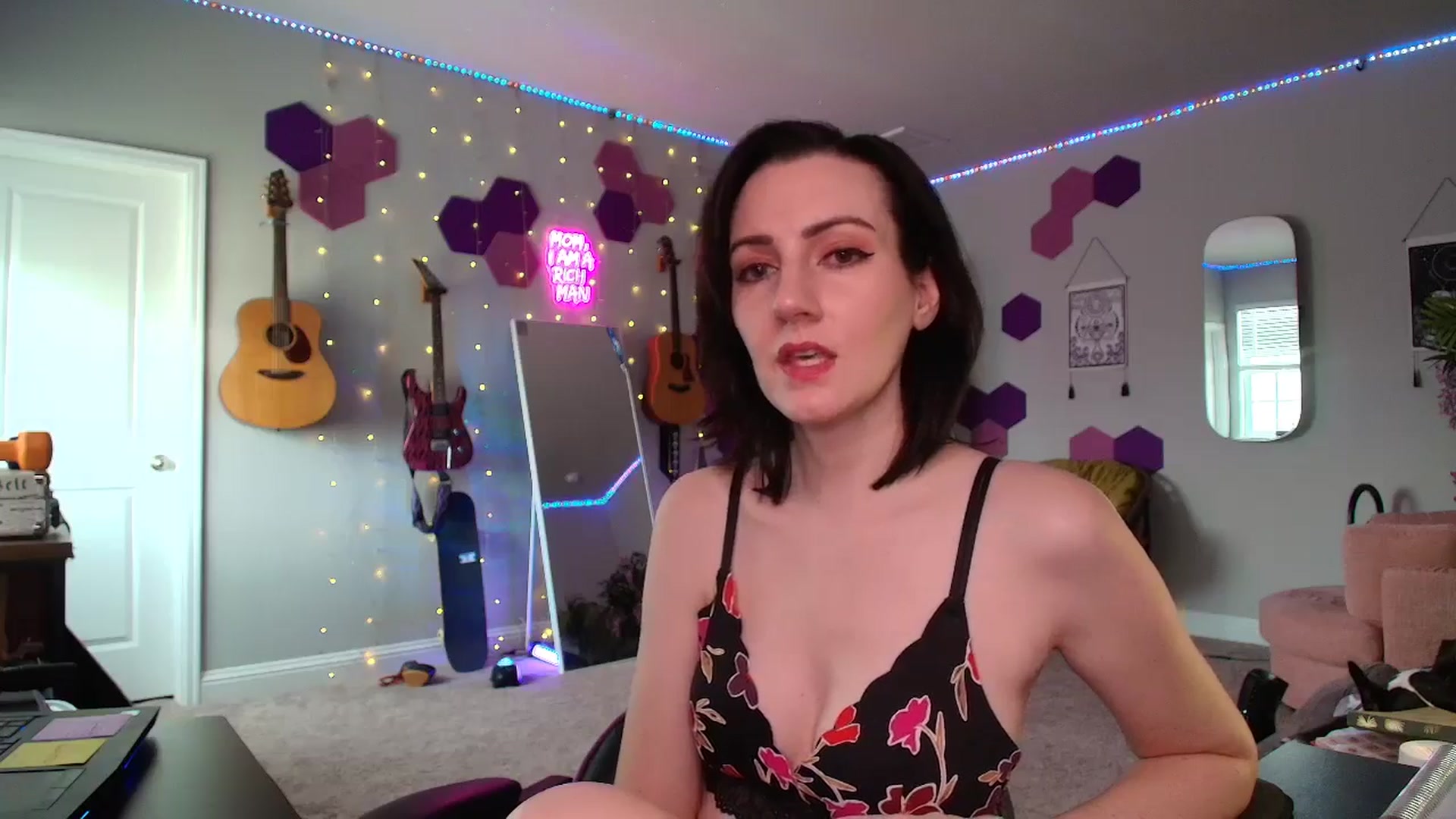 Gallery image thumbnail from MeredithBae's myfreecams stream on, 06/25/2025, 21:30 image 18 of 20