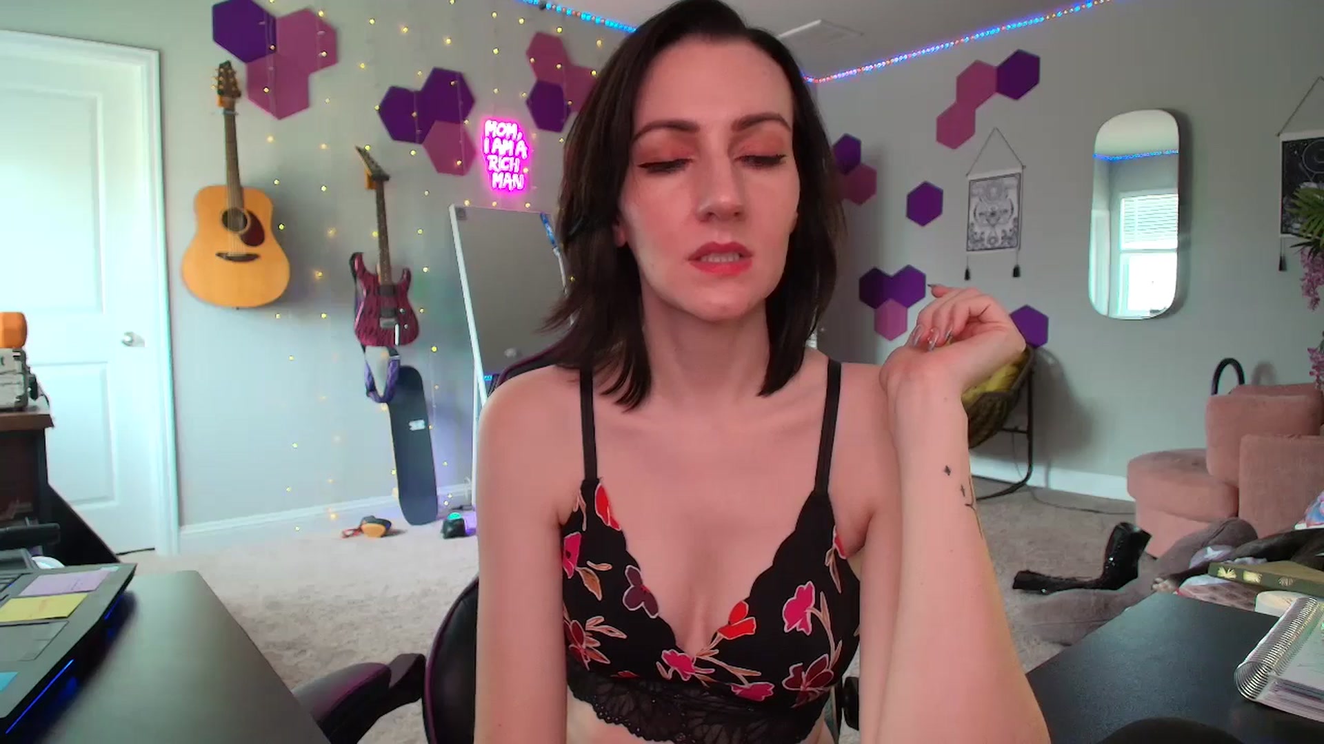 Gallery image thumbnail from MeredithBae's myfreecams stream on, 06/25/2025, 21:30 image 4 of 20