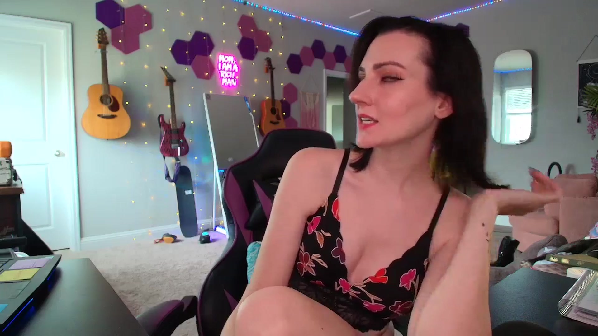 Gallery image thumbnail from MeredithBae's myfreecams stream on, 06/25/2025, 21:30 image 2 of 20