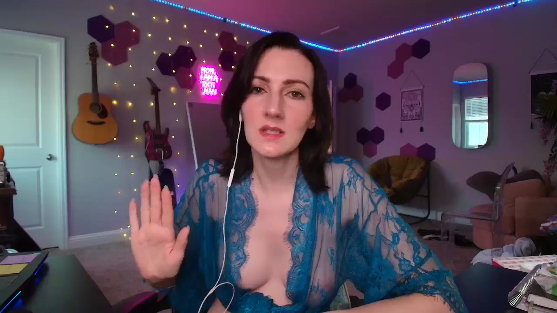 Gallery image thumbnail from MeredithBae's myfreecams stream on, 06/26/2025, 20:17 image 18 of 20
