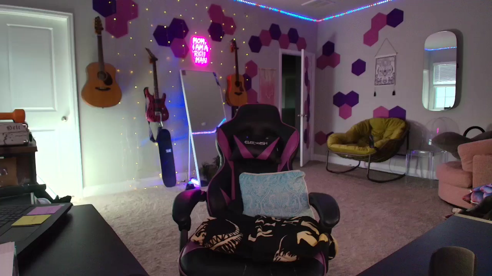 Gallery image thumbnail from MeredithBae's myfreecams stream on, 07/03/2025, 21:57 image 9 of 20