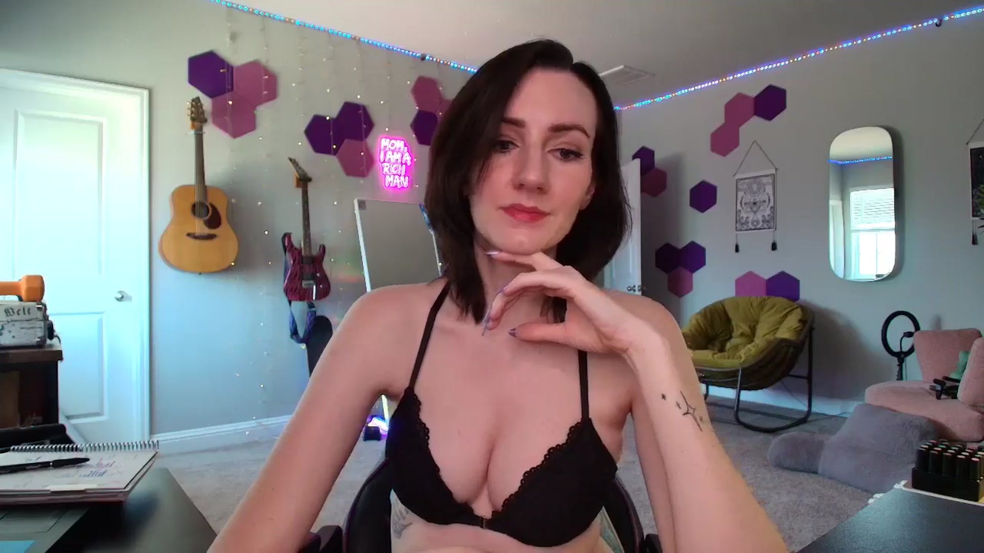 Gallery image thumbnail from MeredithBae's myfreecams stream on, 07/29/2025, 19:54 image 17 of 20