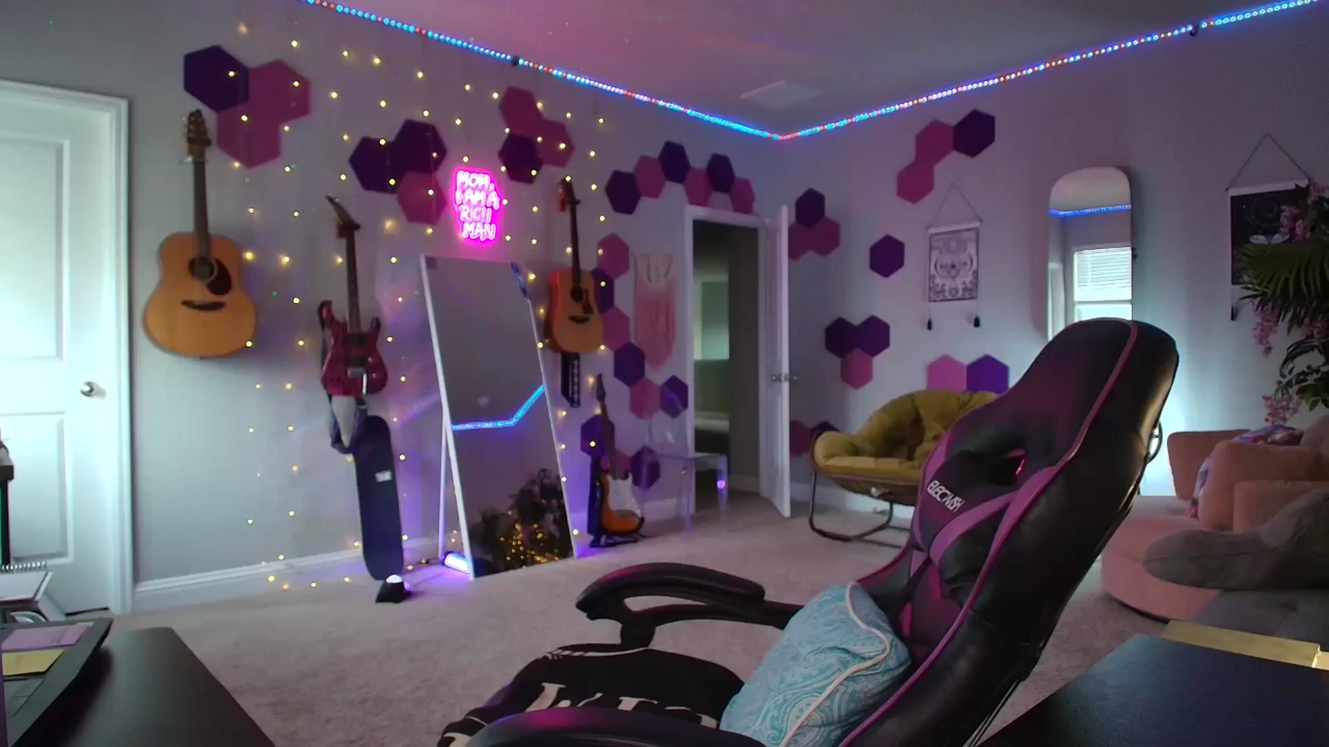 Gallery image thumbnail from MeredithBae's myfreecams stream on, 08/06/2025, 23:07 image 13 of 20
