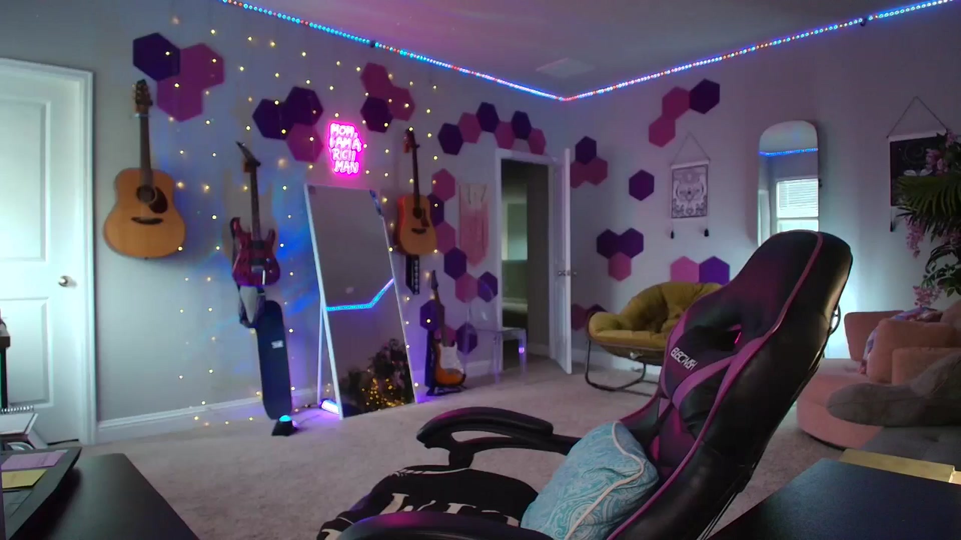 Gallery image thumbnail from MeredithBae's myfreecams stream on, 08/06/2025, 23:07 image 14 of 20