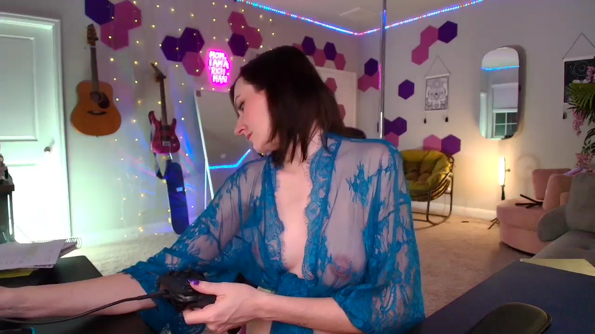 Gallery image thumbnail from MeredithBae's myfreecams stream on, 08/19/2025, 05:08 image 4 of 20